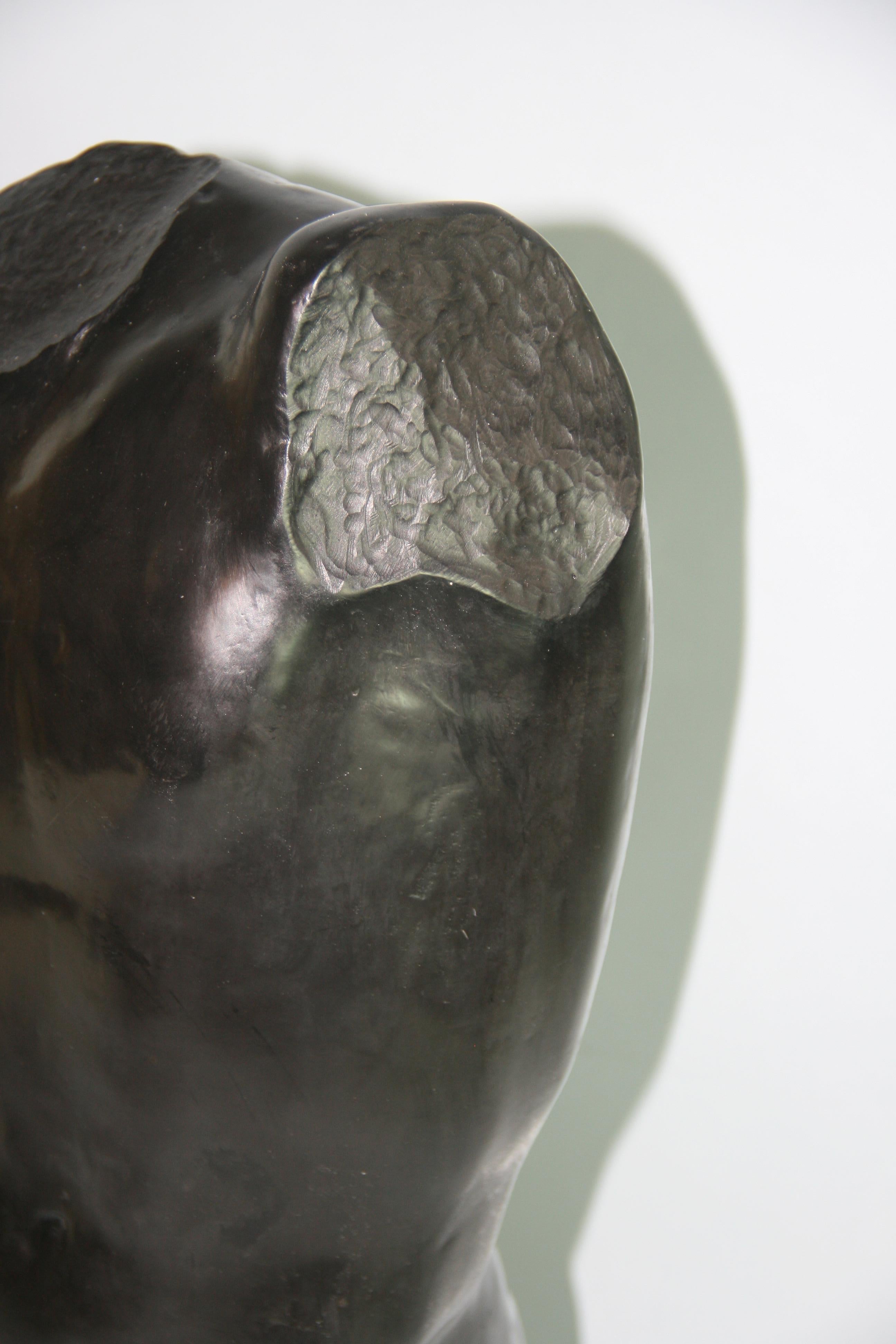 Escultura española de torso masculino en venta 5