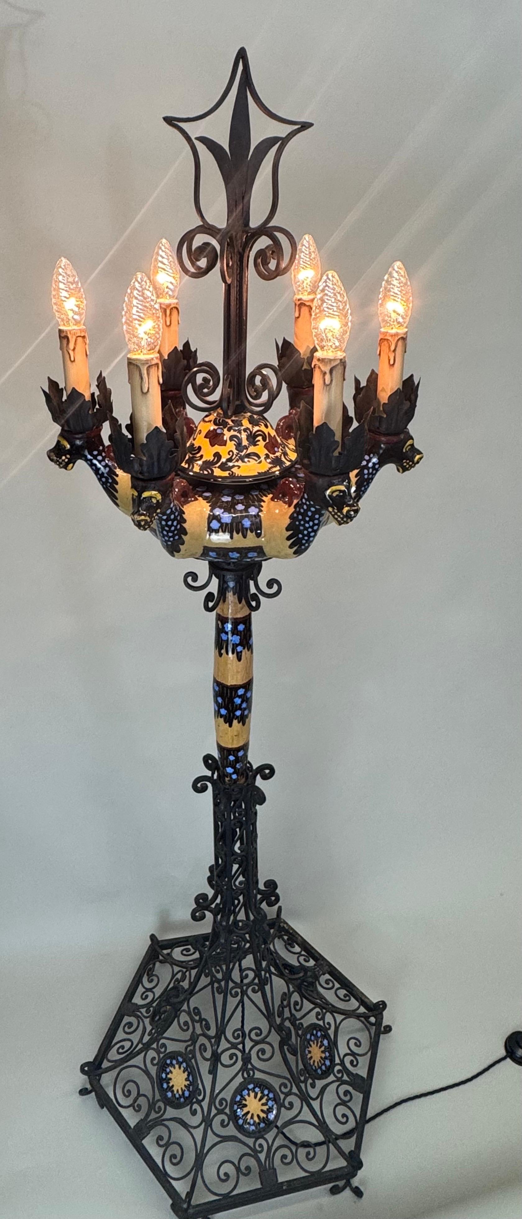 Lámpara de pie española de manises de mayólica y hierro forjado del Renacimiento Gótico, 1900 en venta 2