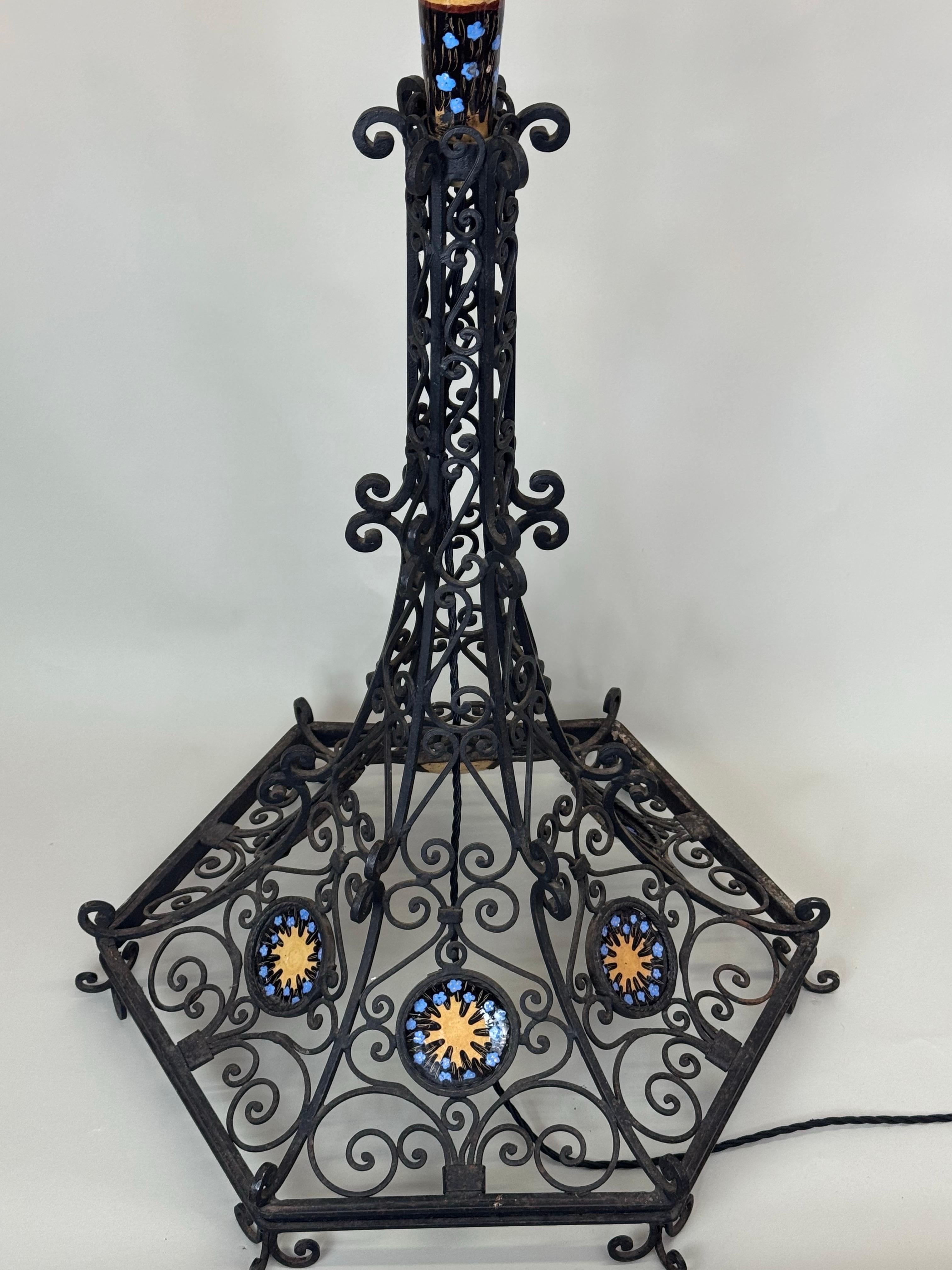 Lámpara de pie española de manises de mayólica y hierro forjado del Renacimiento Gótico, 1900 en venta 9