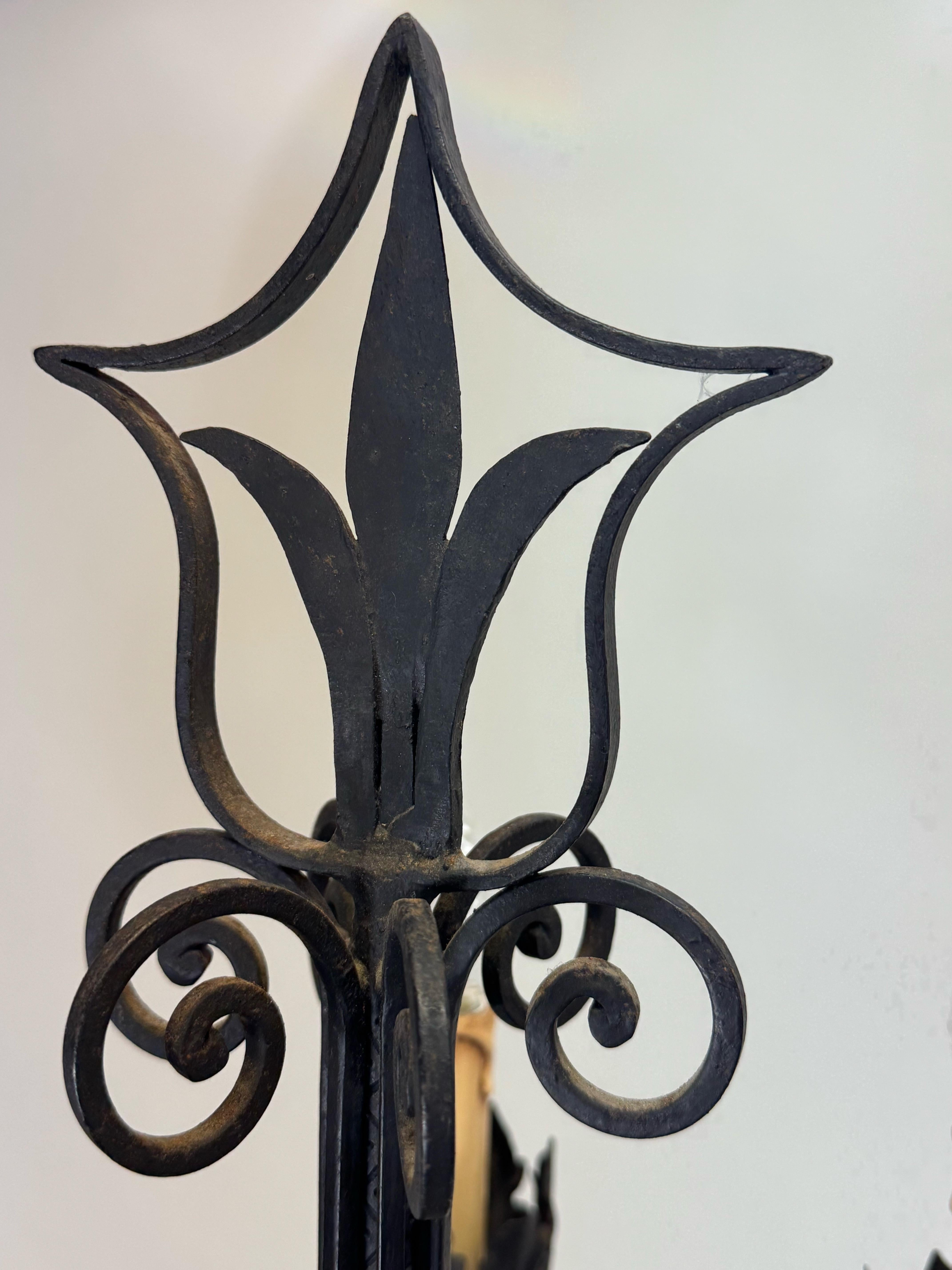 Lámpara de pie española de manises de mayólica y hierro forjado del Renacimiento Gótico, 1900 principios del siglo XX en venta