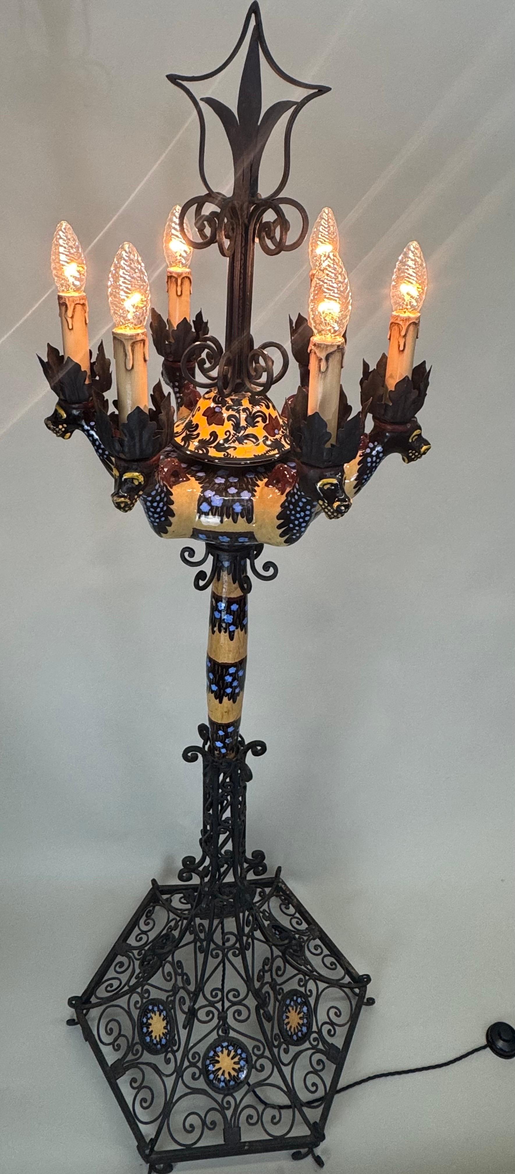 Lámpara de pie española de manises de mayólica y hierro forjado del Renacimiento Gótico, 1900 en venta 1