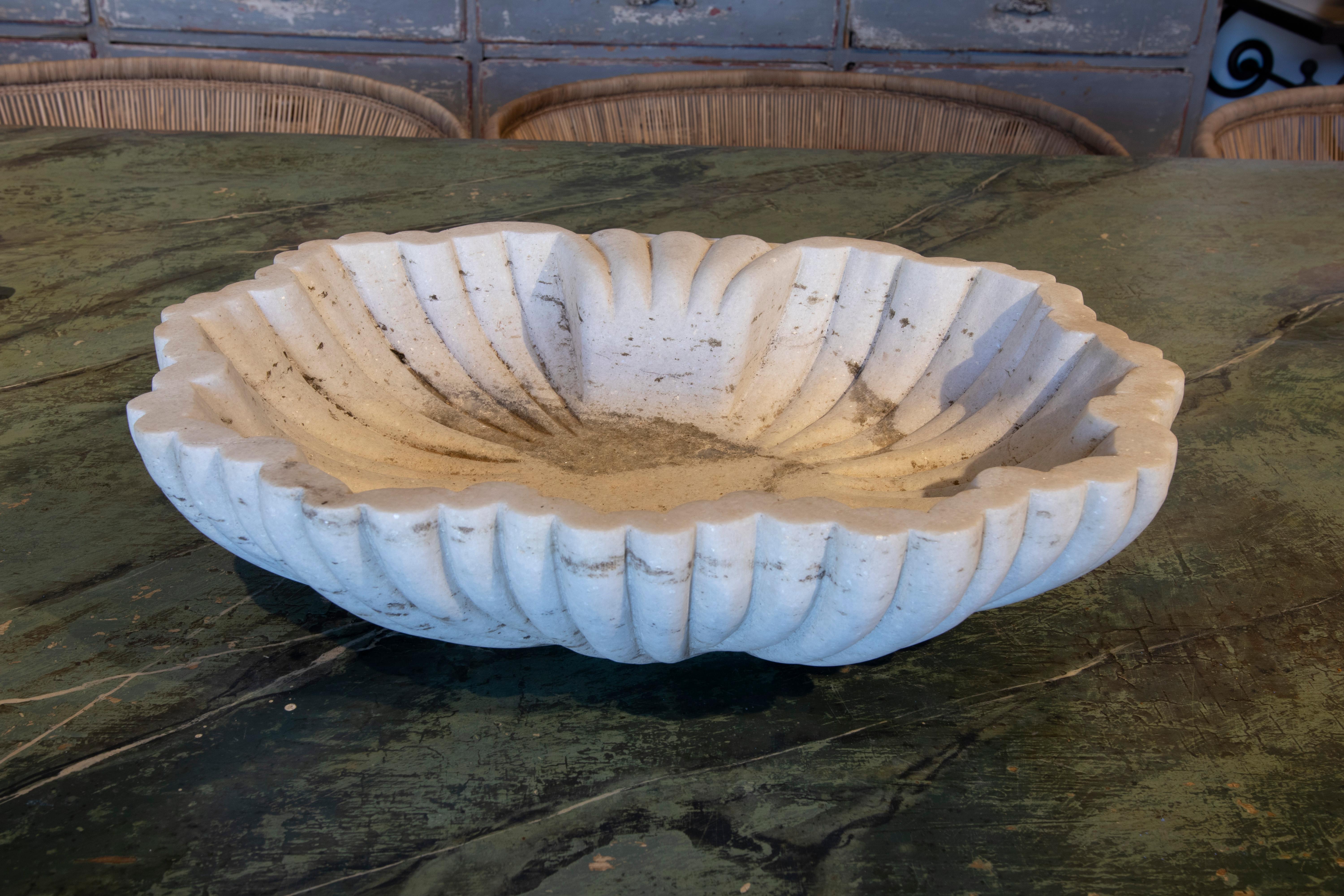 Spanish Marble Shell Hand-Carved  In Good Condition For Sale In Marbella, ES