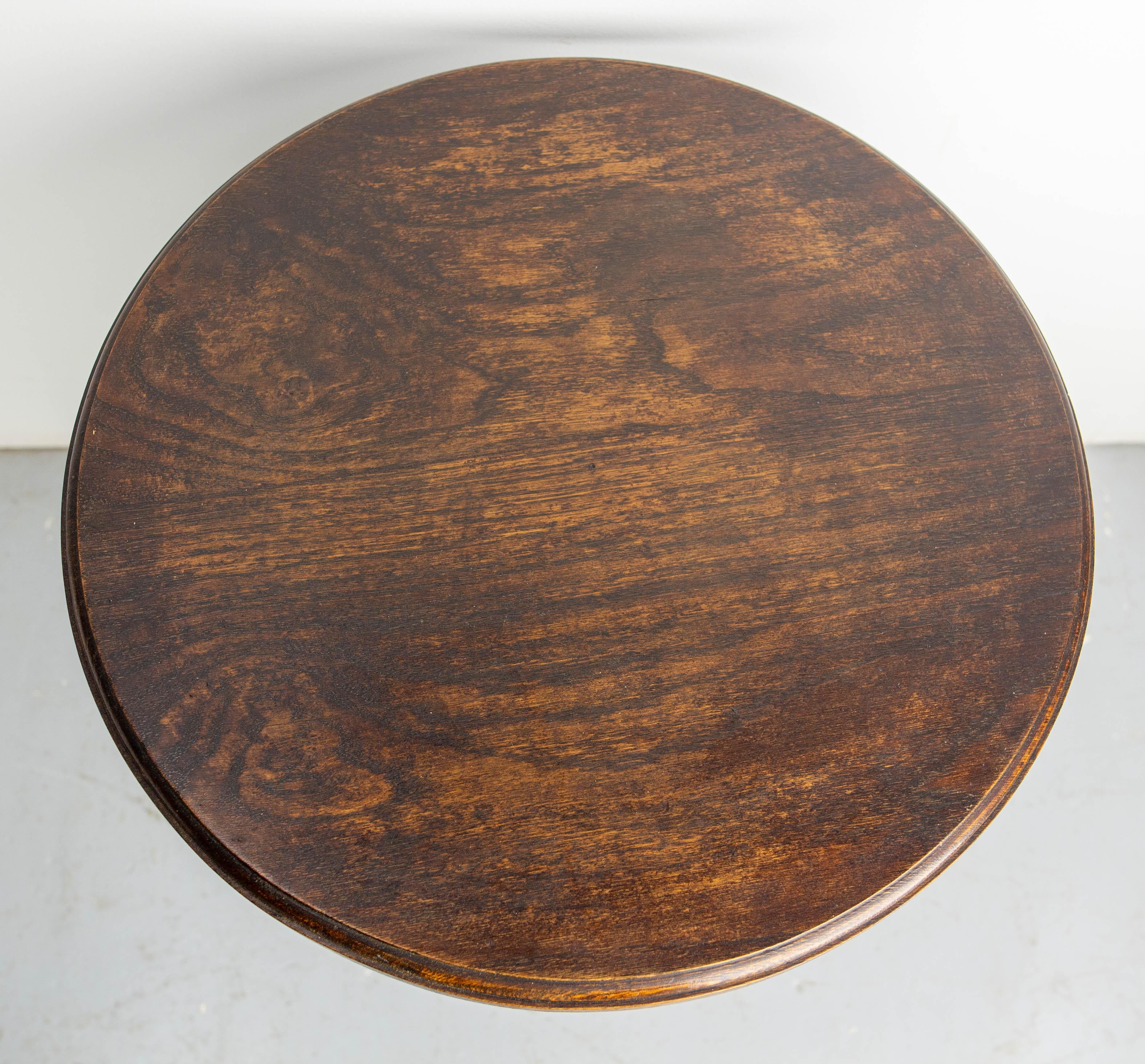 Espagnol Table basse espagnole en Oak Oak massif Table d'appoint Gueridon, circa 1960 en vente