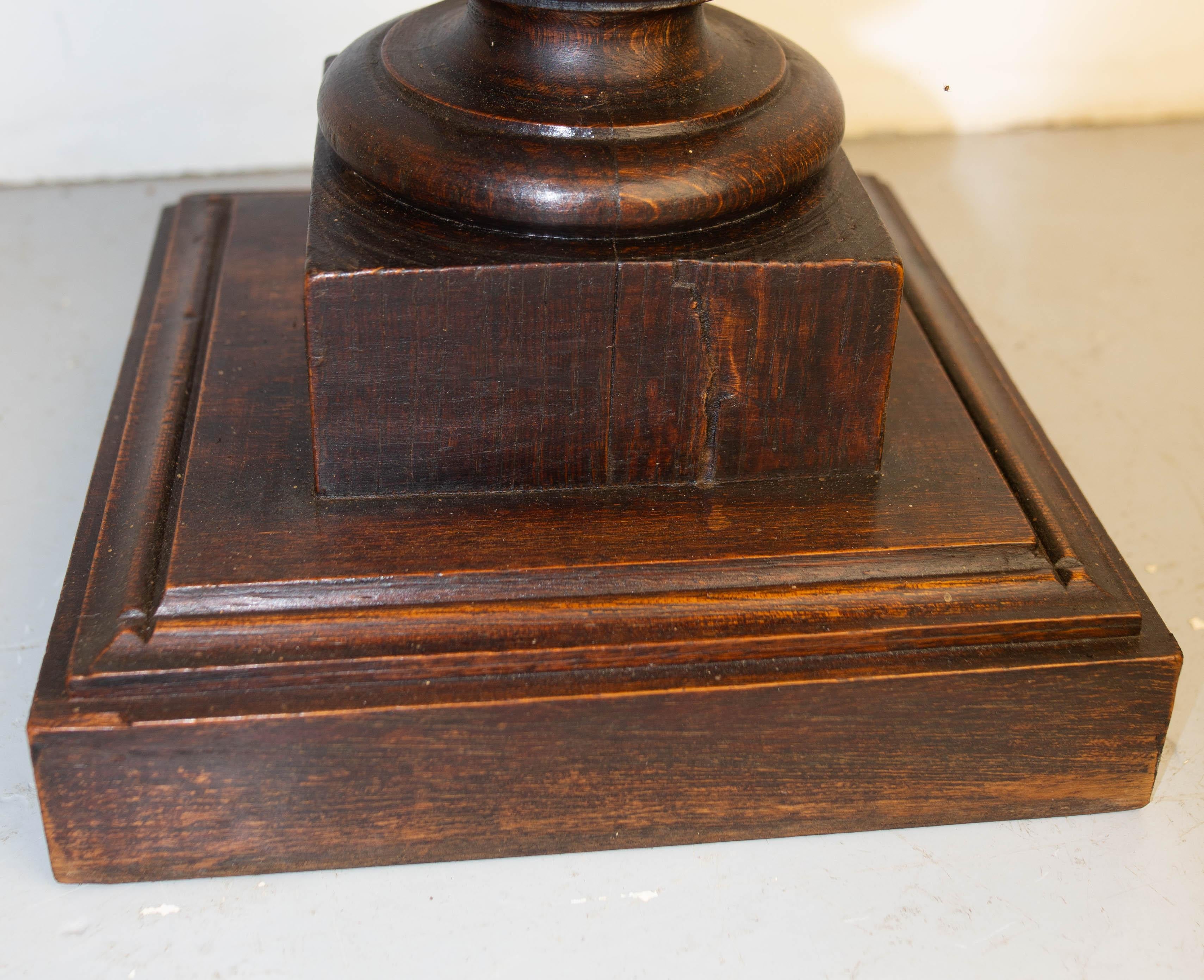 Table basse espagnole en Oak Oak massif Table d'appoint Gueridon, circa 1960 en vente 2