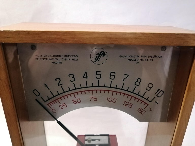 Mid-20th Century Spanish MCM Instituto L. Torres Quevedo Educational Galvanometer For Sale