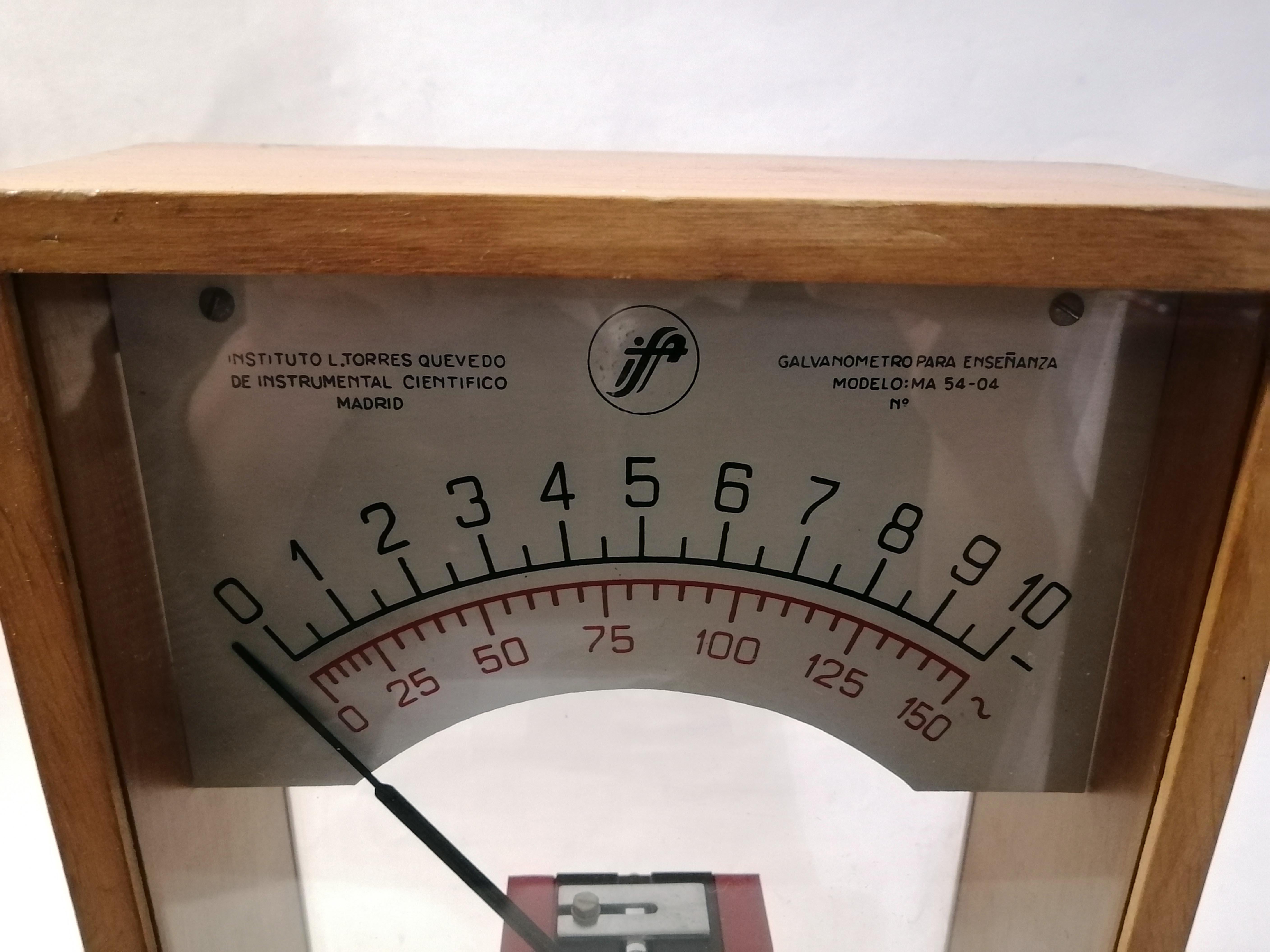 Spanish MCM Instituto L. Torres Quevedo Educational Galvanometer In Good Condition For Sale In Mexico City, MX