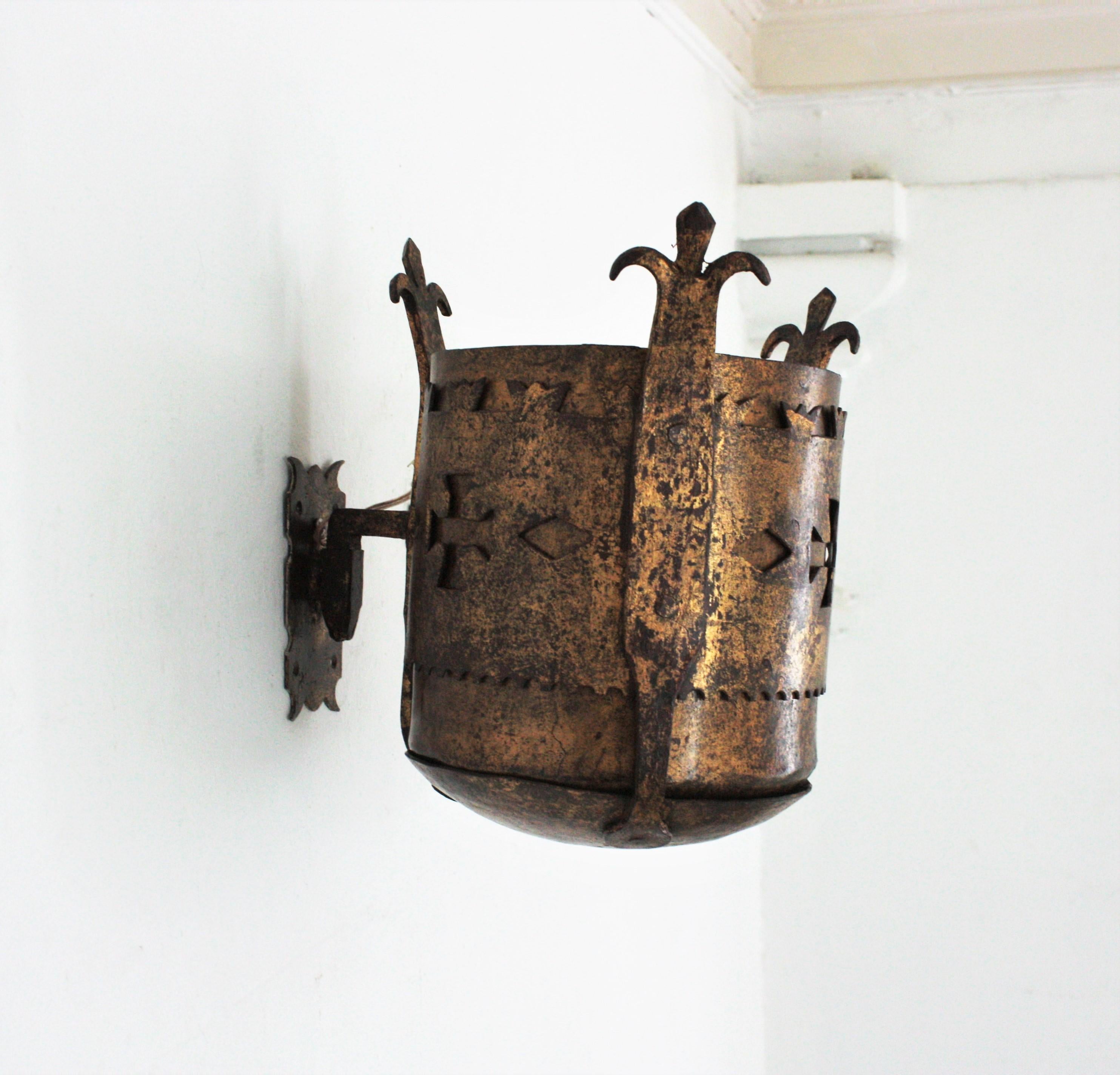 Spanish Medieval Style Wall Sconces in Gilt Hand Forged Iron For Sale 4