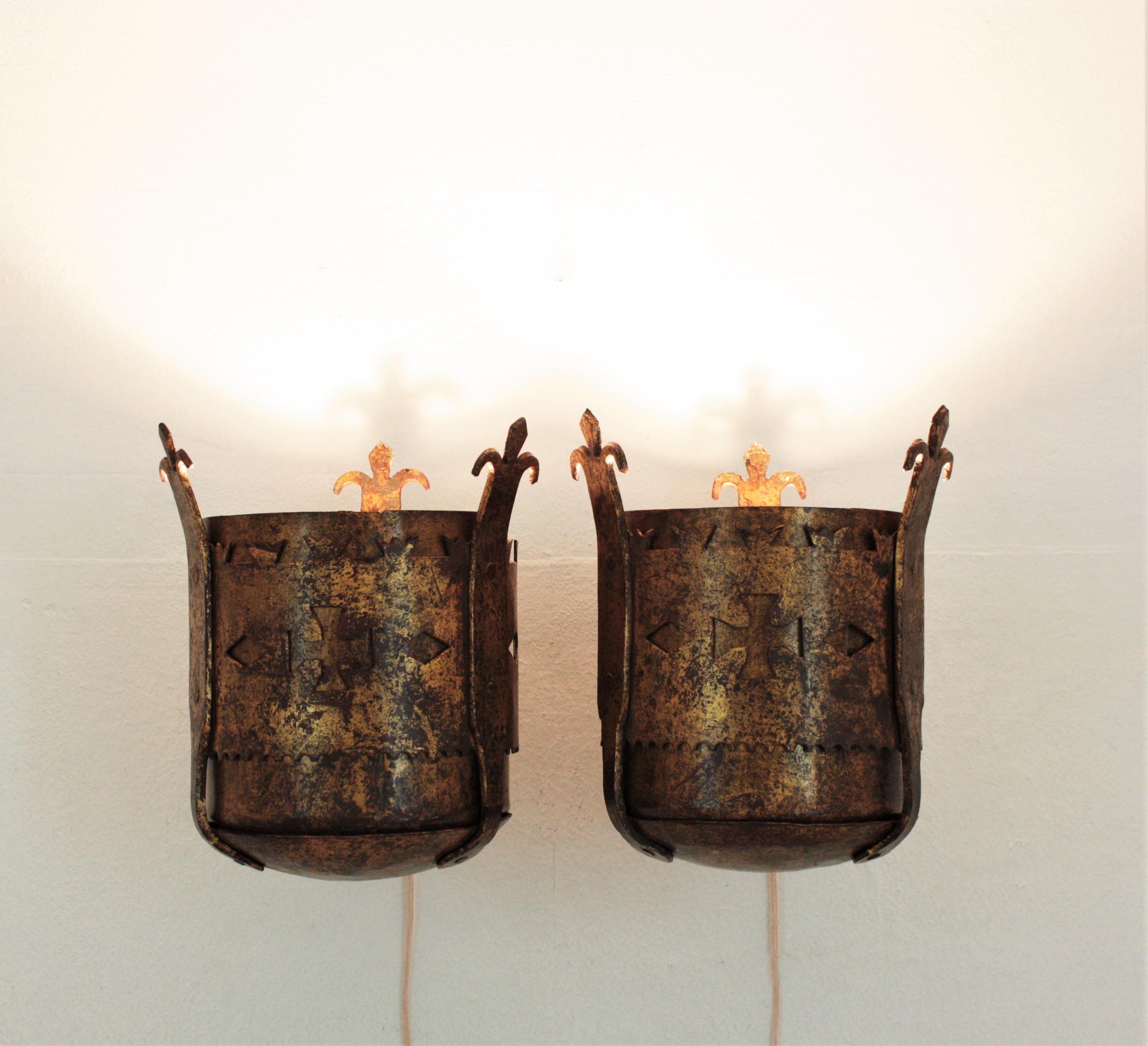 Spanish Medieval Style Wall Sconces in Gilt Hand Forged Iron For Sale 7