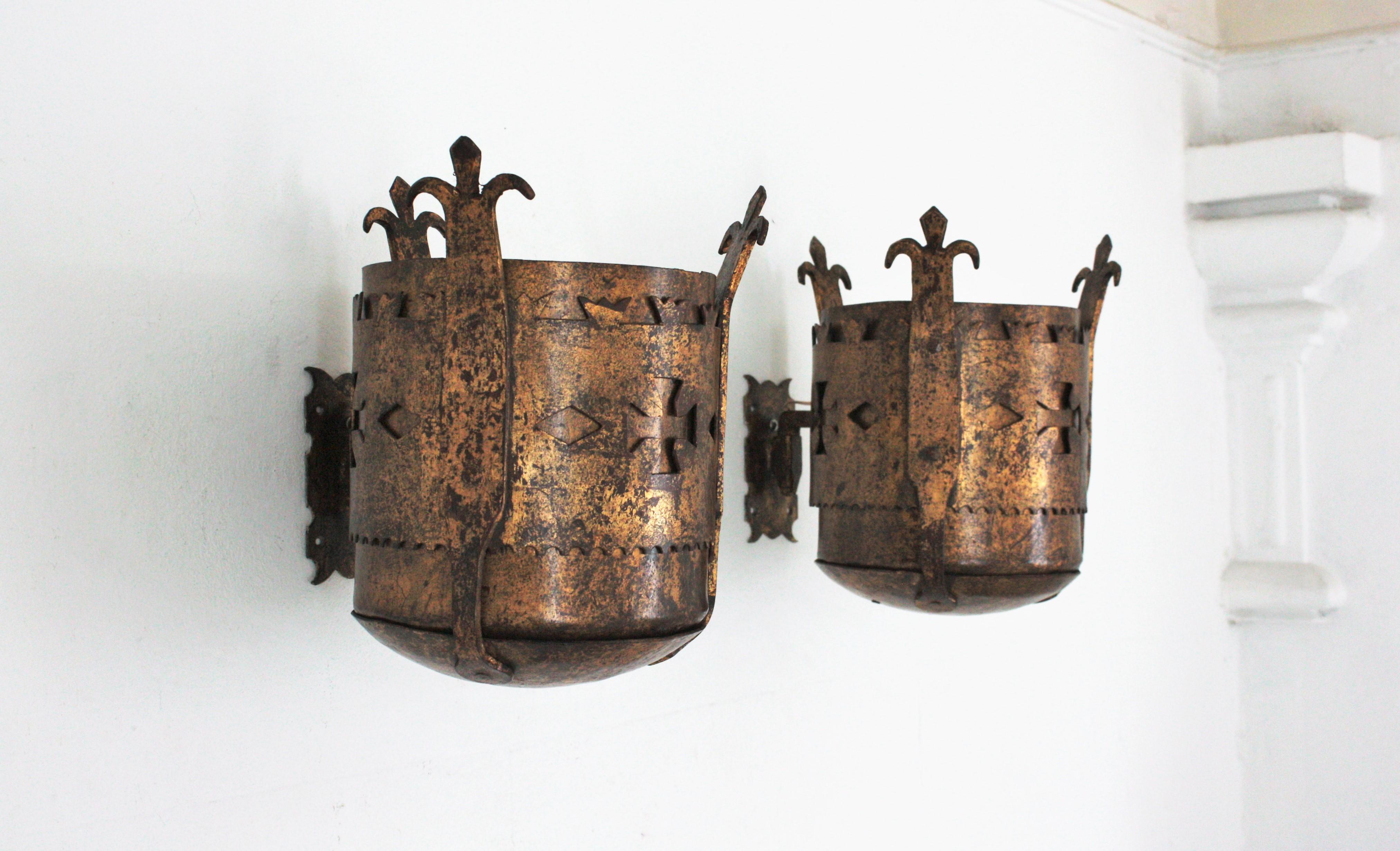 Spanish Medieval Style Wall Sconces in Gilt Hand Forged Iron For Sale 8