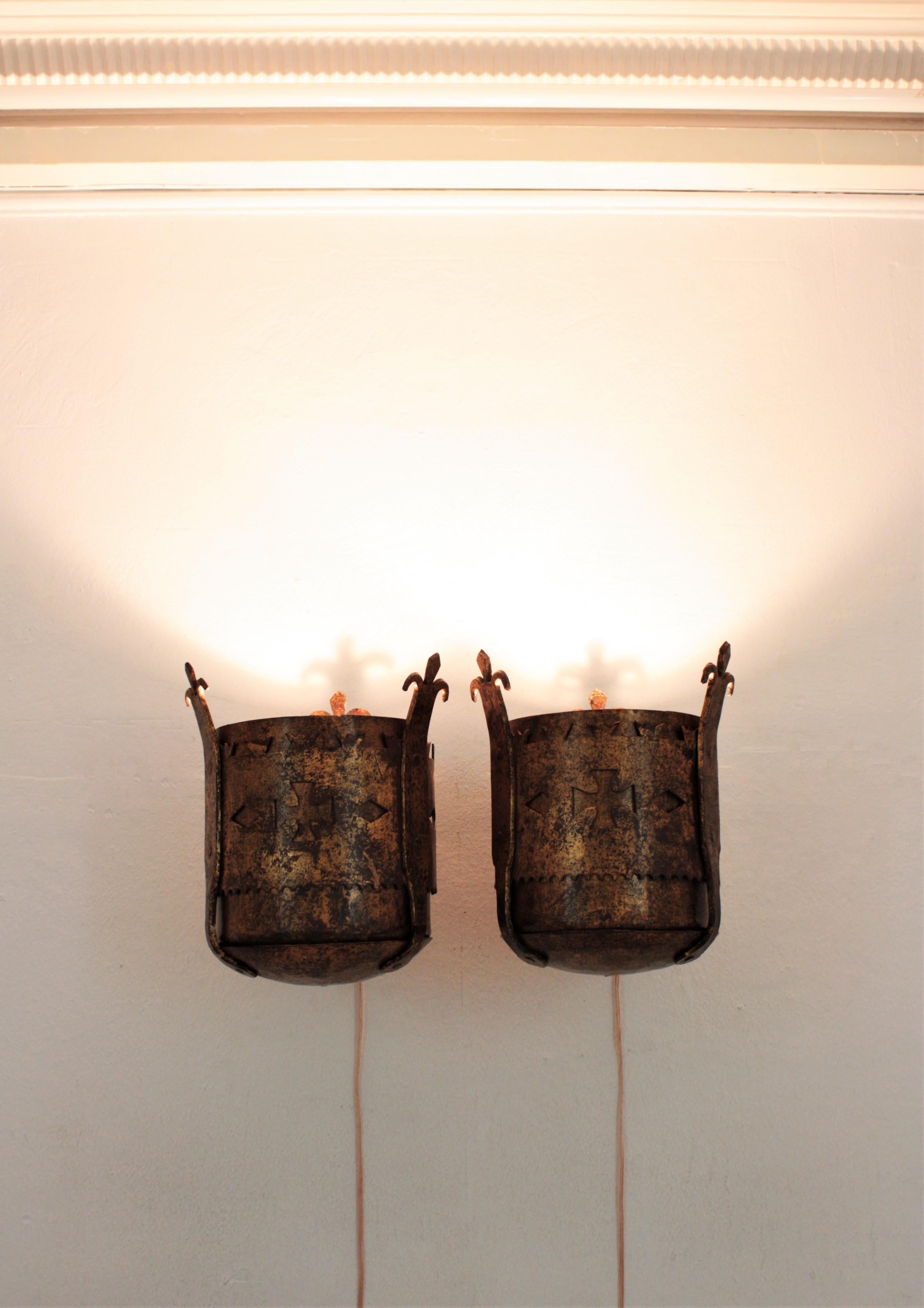 Hand-Crafted Spanish Medieval Style Wall Sconces in Gilt Hand Forged Iron For Sale