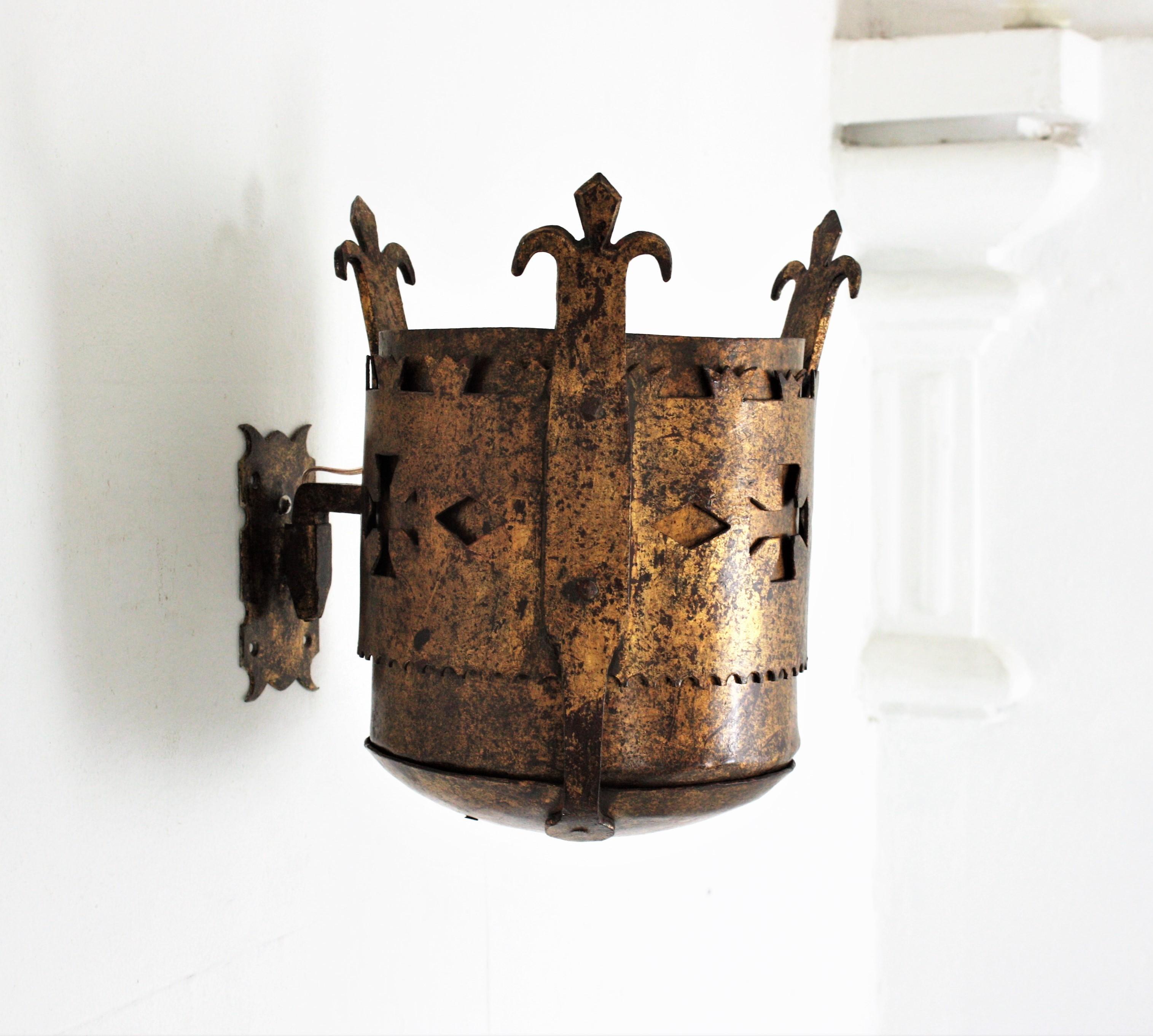 20th Century Spanish Medieval Style Wall Sconces in Gilt Hand Forged Iron For Sale