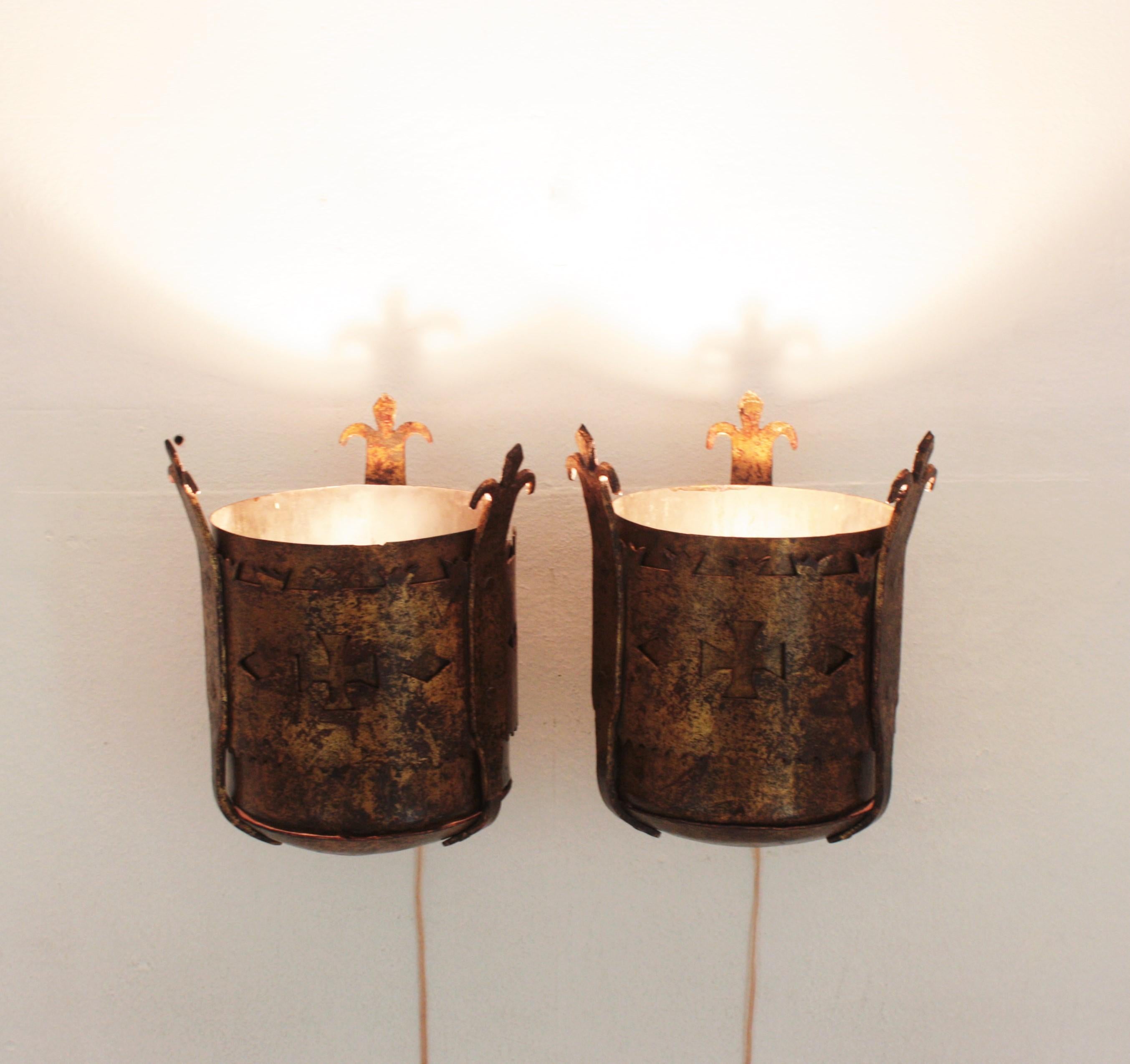 Spanish Medieval Style Wall Sconces in Gilt Hand Forged Iron For Sale 1