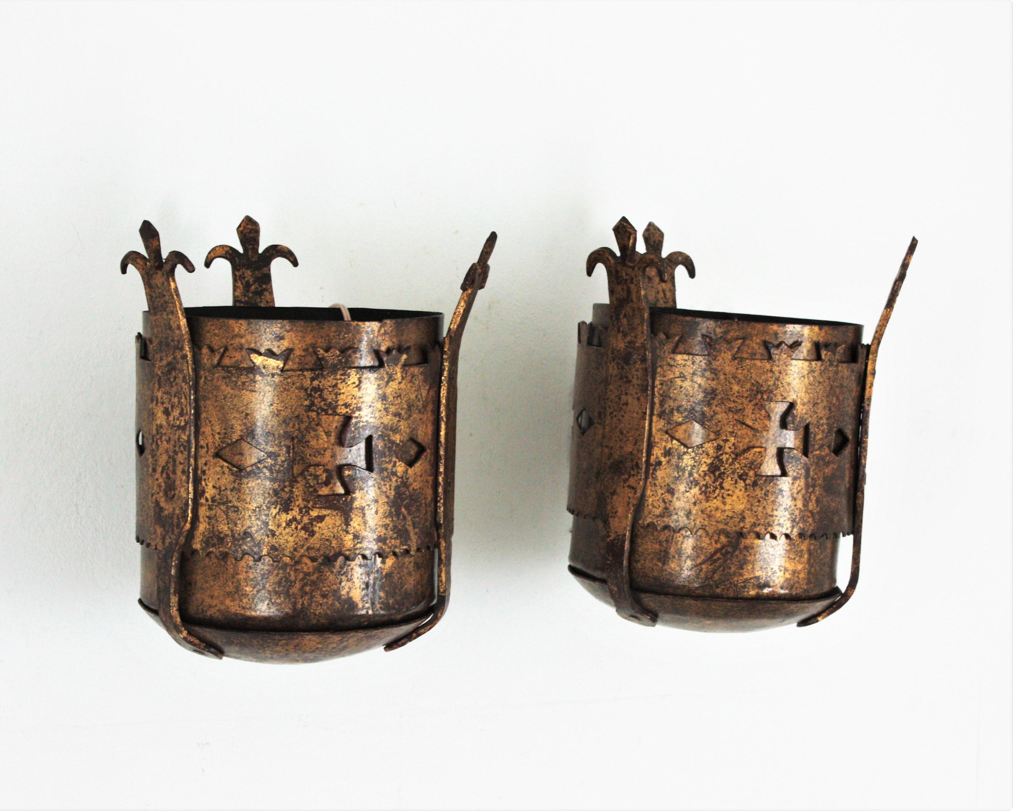 Spanish Medieval Style Wall Sconces in Gilt Hand Forged Iron For Sale 2