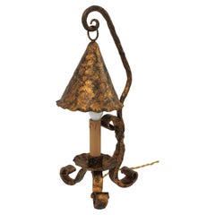 Lámpara de mesa medieval española de hierro forjado dorado