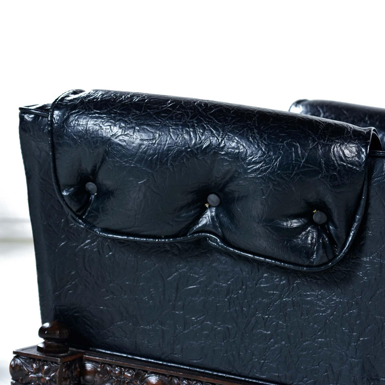 Spanish Meditteranean Style Black Tufted Vinyl Recliner Lounge Chair and Ottoman (Mitte des 20. Jahrhunderts)