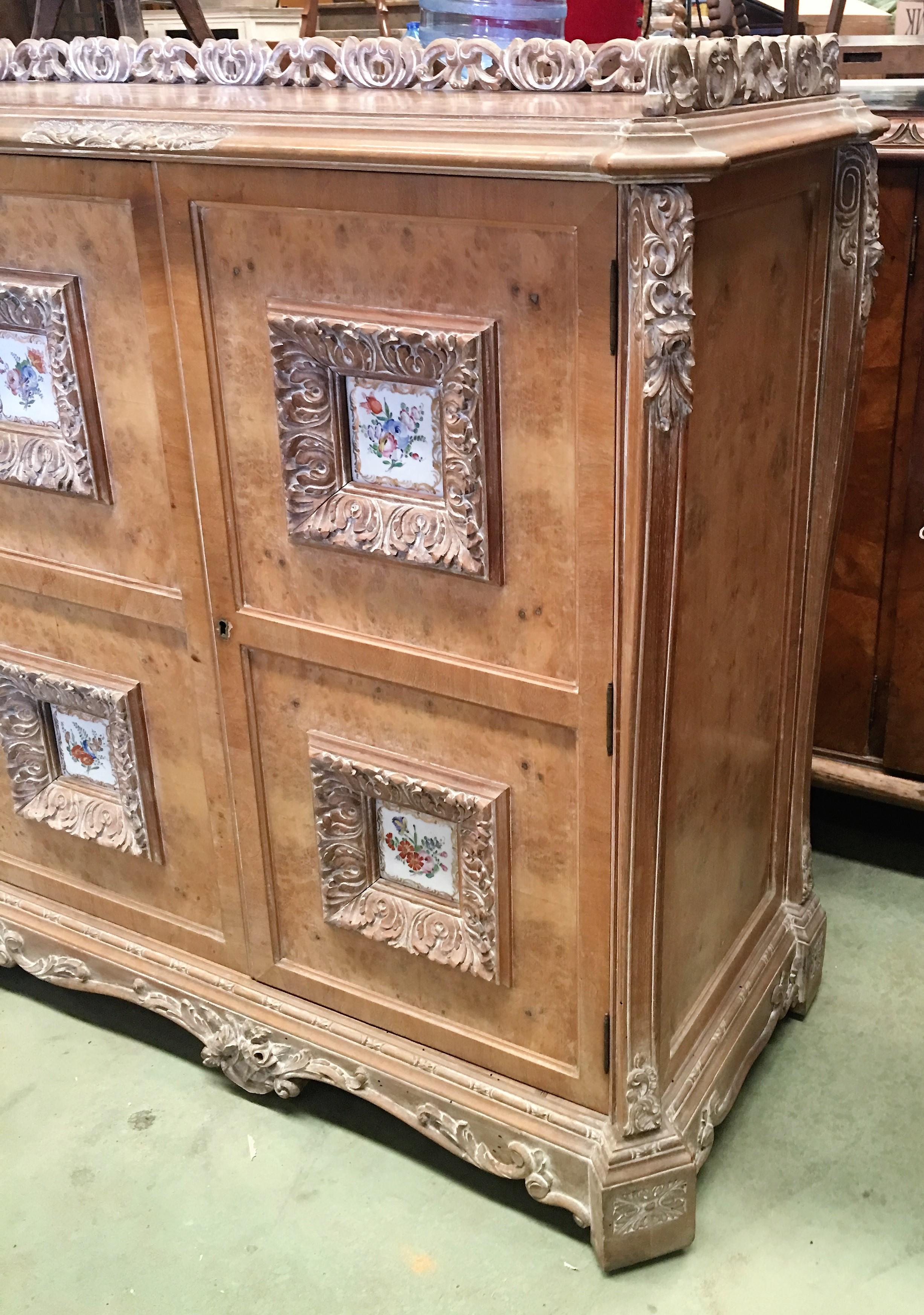 Spanish Mid-20th Carved Sideboard with Four Decorated Ceramic Panels in Doors 2