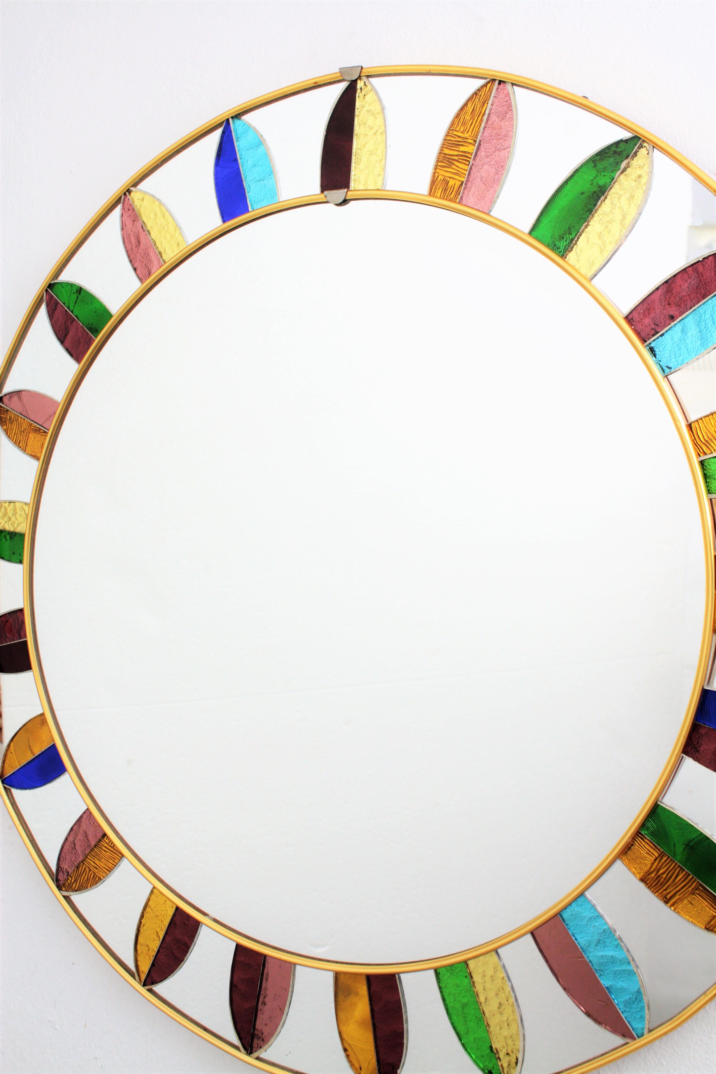 Spanish Mid-20th Century Round Mirror Framed with Multicolored Mirrored Glasses In Excellent Condition In Barcelona, ES