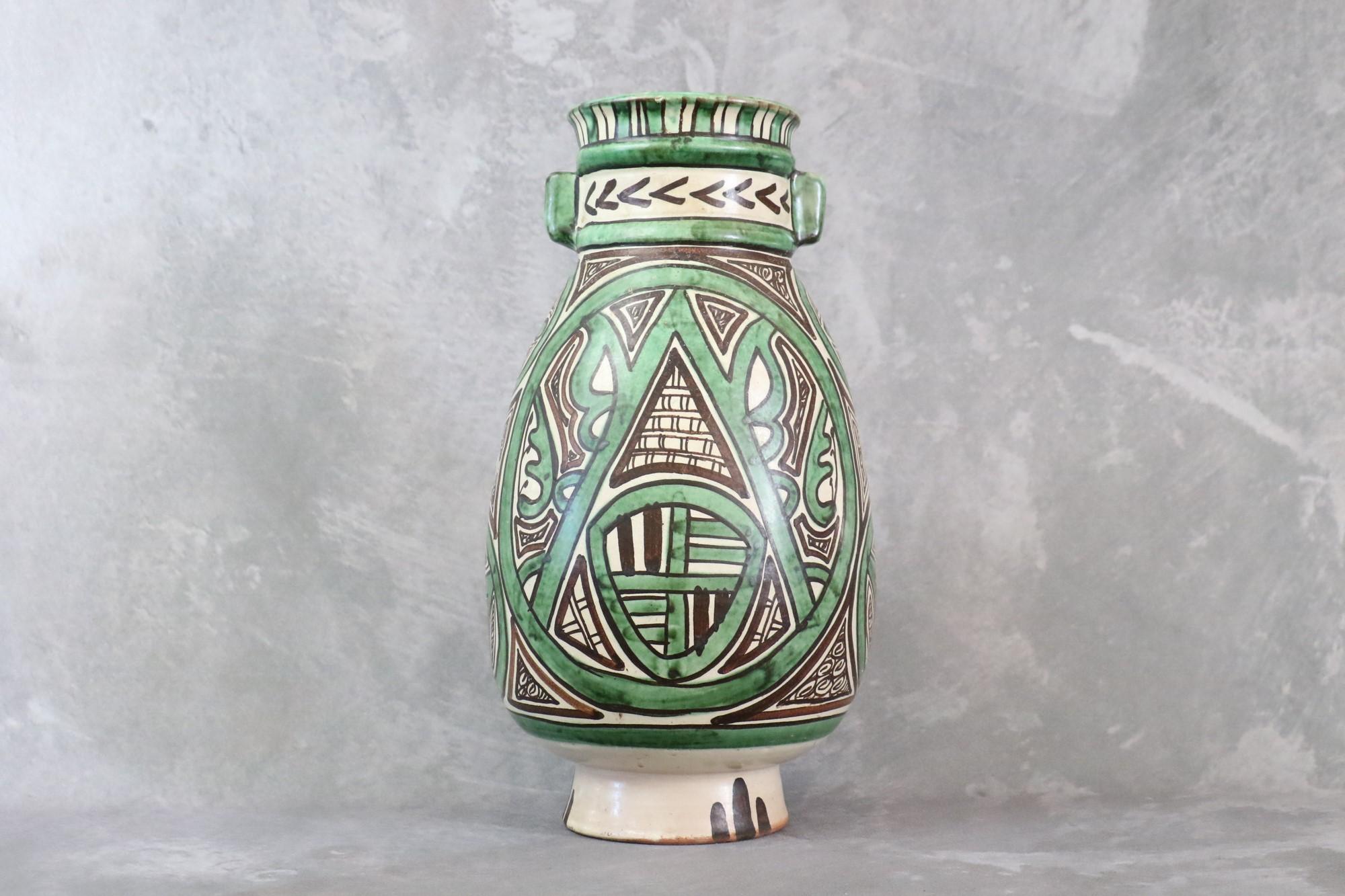 Spanish mid-century ceramic vase - signed Punter - hand painted Domingo Punter.

A ceramist of the 1950s, domingo punter comes from a family of potters-ceramists based in spain since 1910. The company manufactures 
