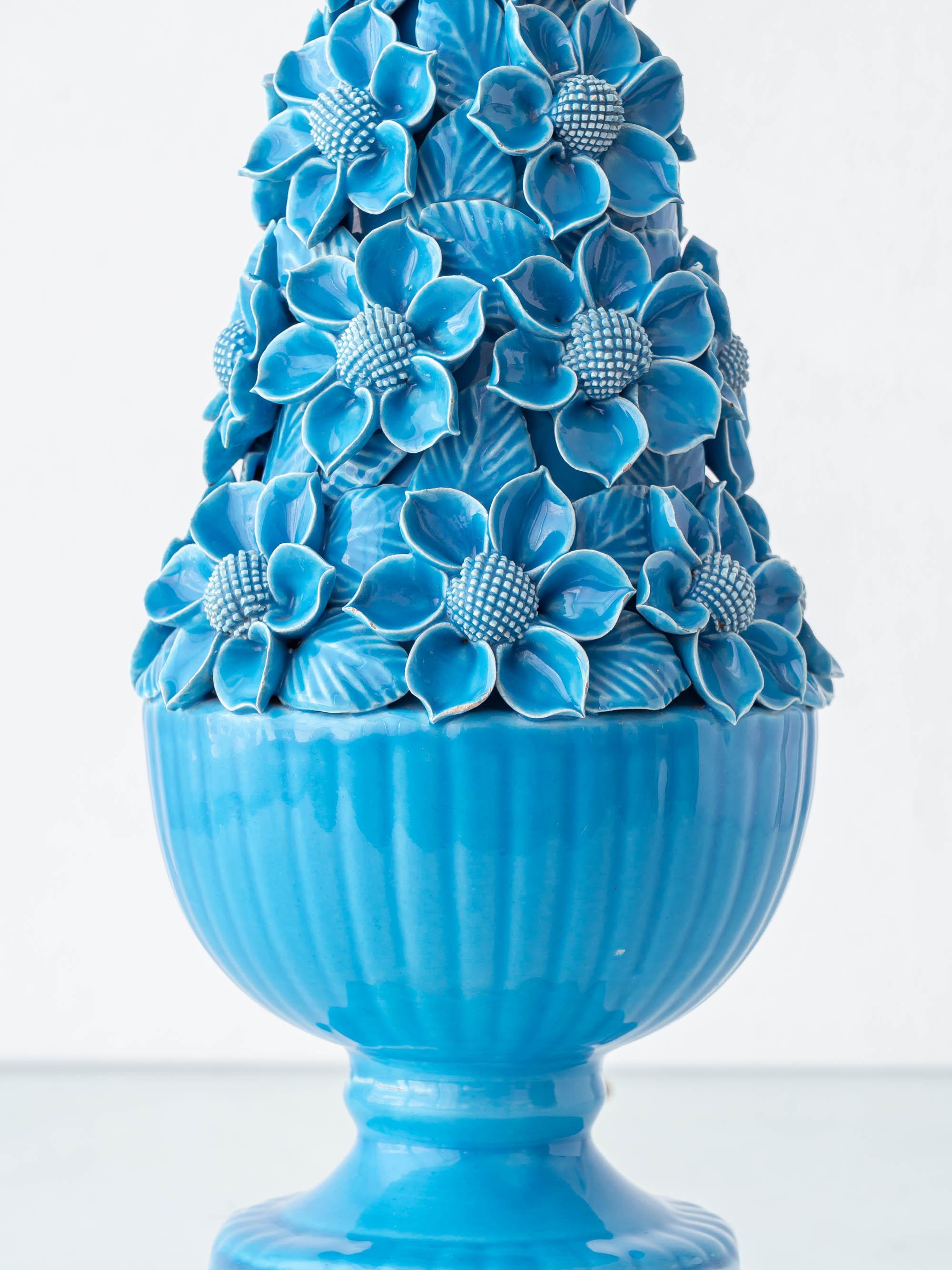 Spanish Mid-Century Manises Turquoise Glazed Ceramic Floral Table Lamp In Good Condition For Sale In AMSTERDAM, NL