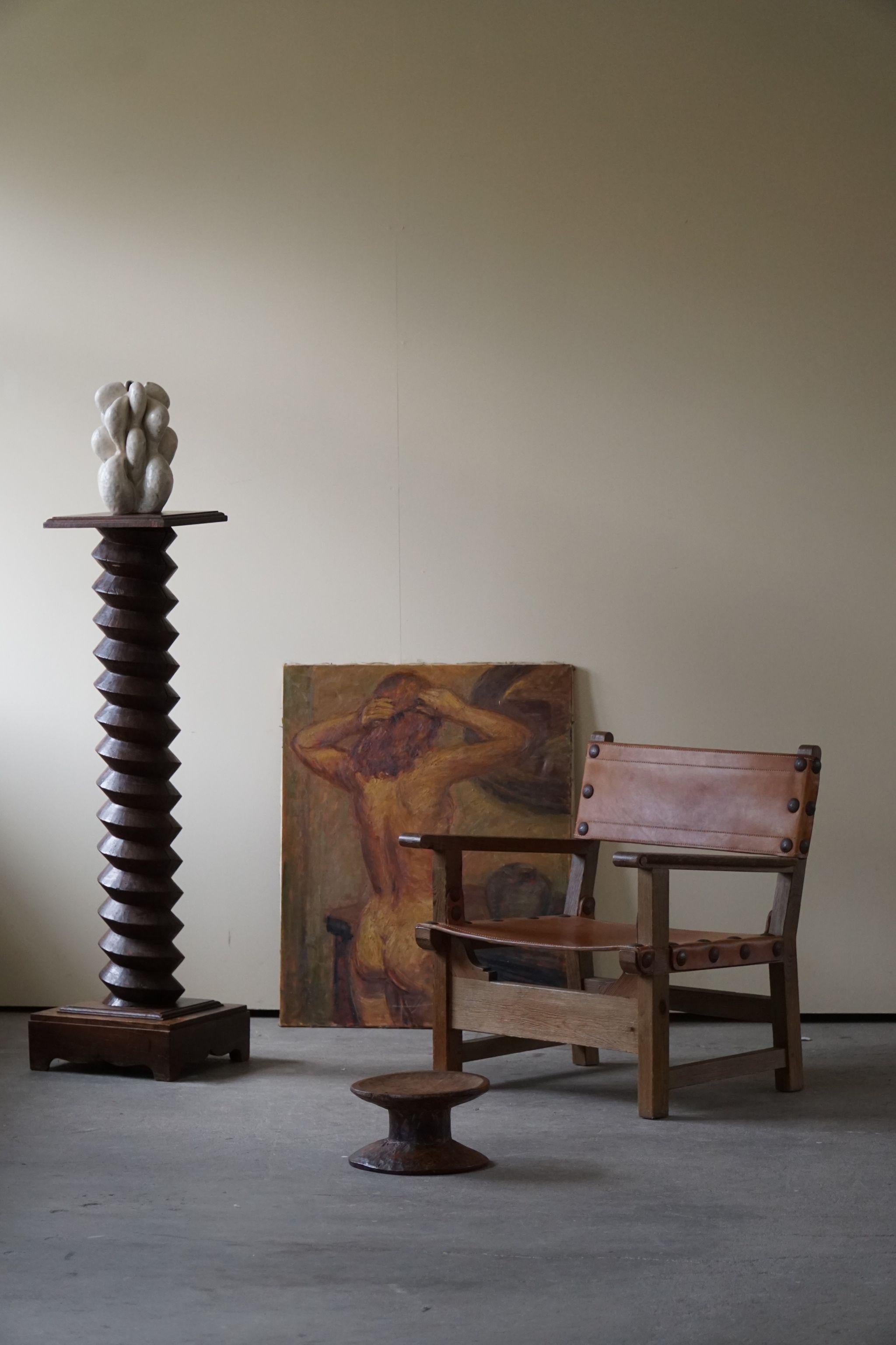 Spanischer brutalistischer Mid-Century-Modern-Sessel aus Eiche und cognacfarbenem Leder, 1960er Jahre im Angebot 1
