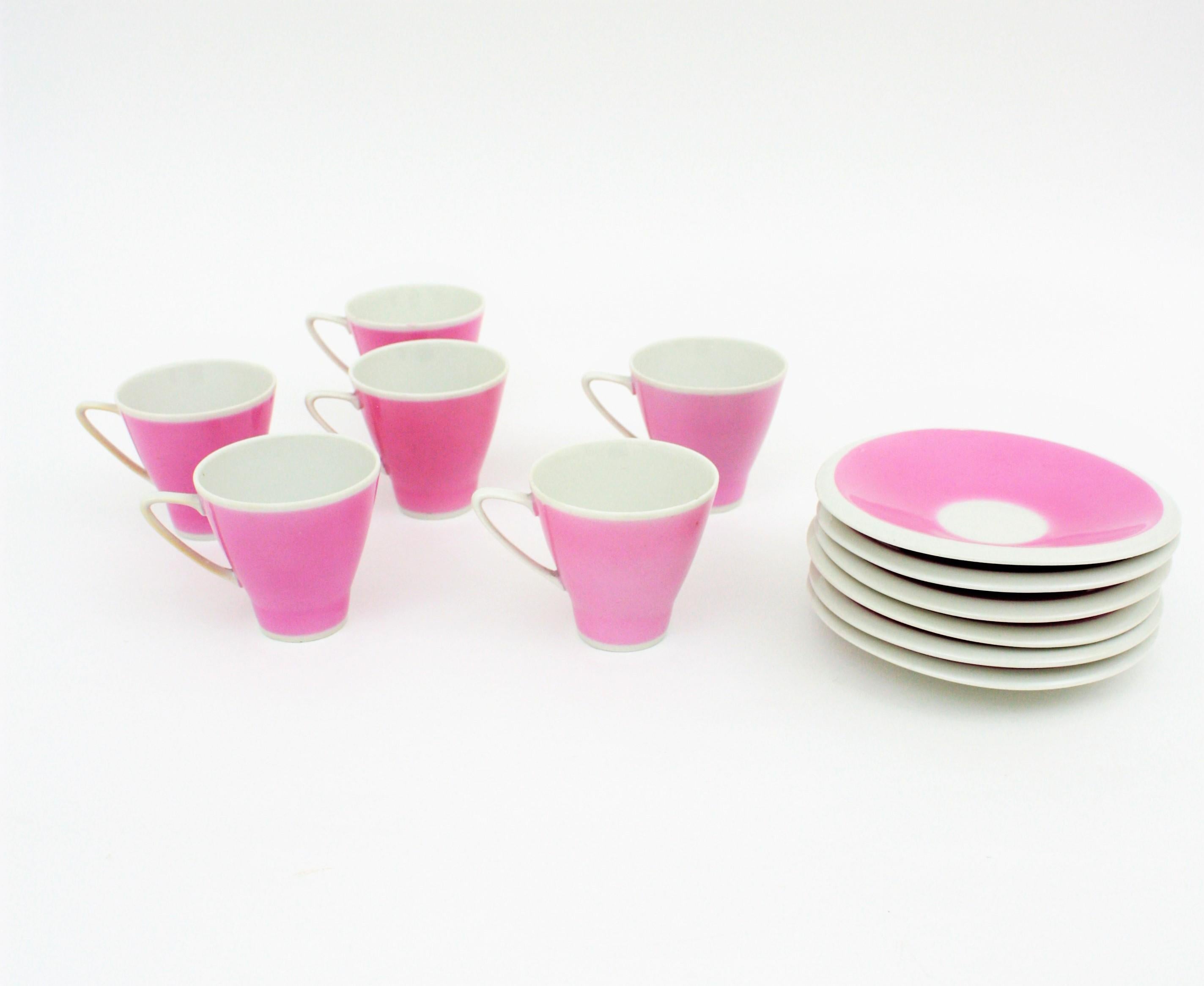 Spanish Mid-Century Modern Pink & White Porcelain Coffee Tea Set by Santa Clara In Excellent Condition In Barcelona, ES