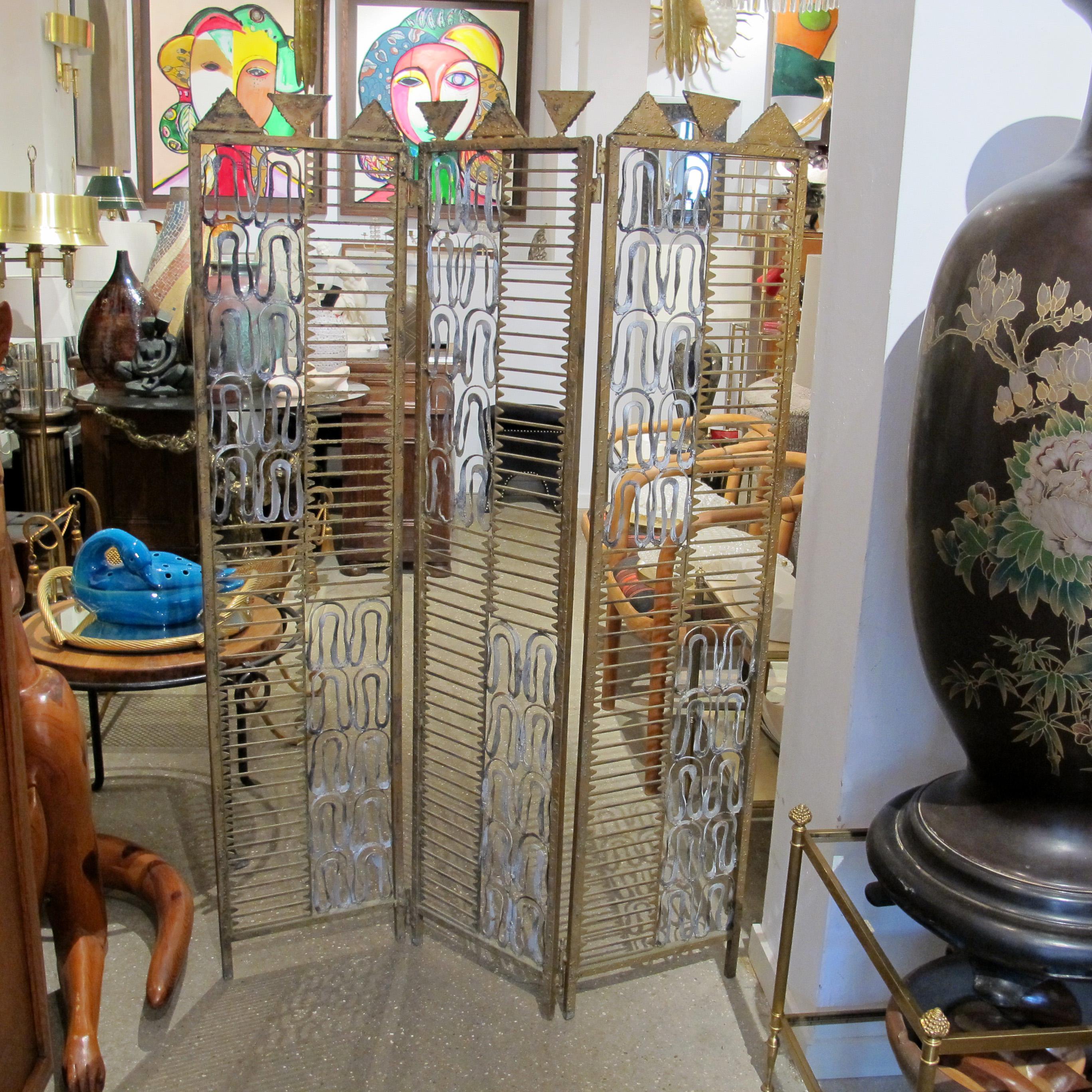 Spagnolo Divisorio a tre pannelli in ferro battuto spagnolo della metà del secolo scorso - Paravento in vendita