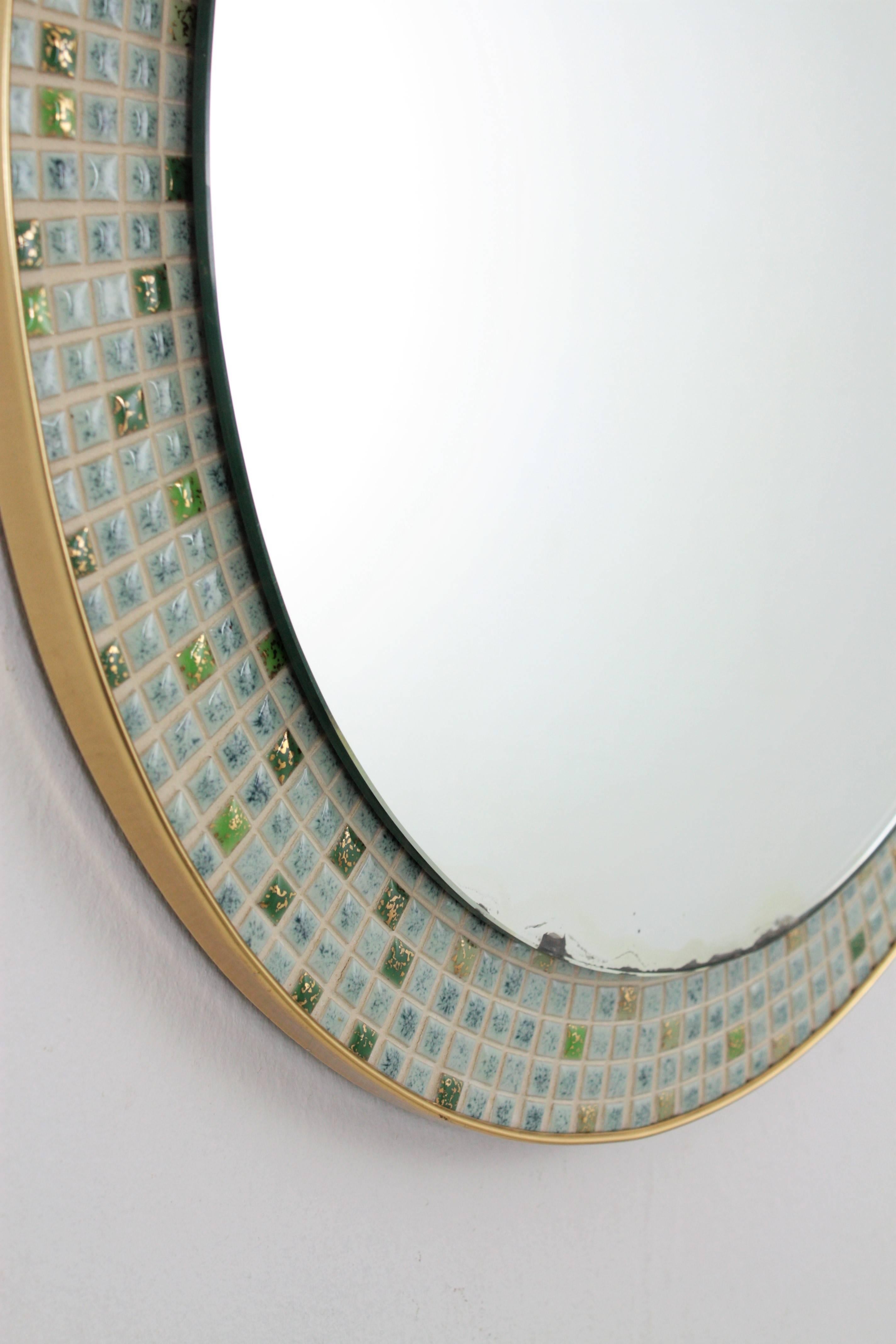 Miroir mural rond avec cadre en mosaïque de carreaux de céramique, Espagne, années 1960 en vente 1