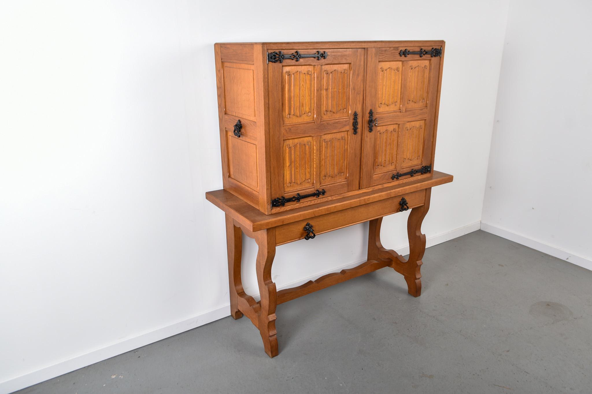 Spanish mid century oak bar cabinet In Good Condition For Sale In Ranst, BE