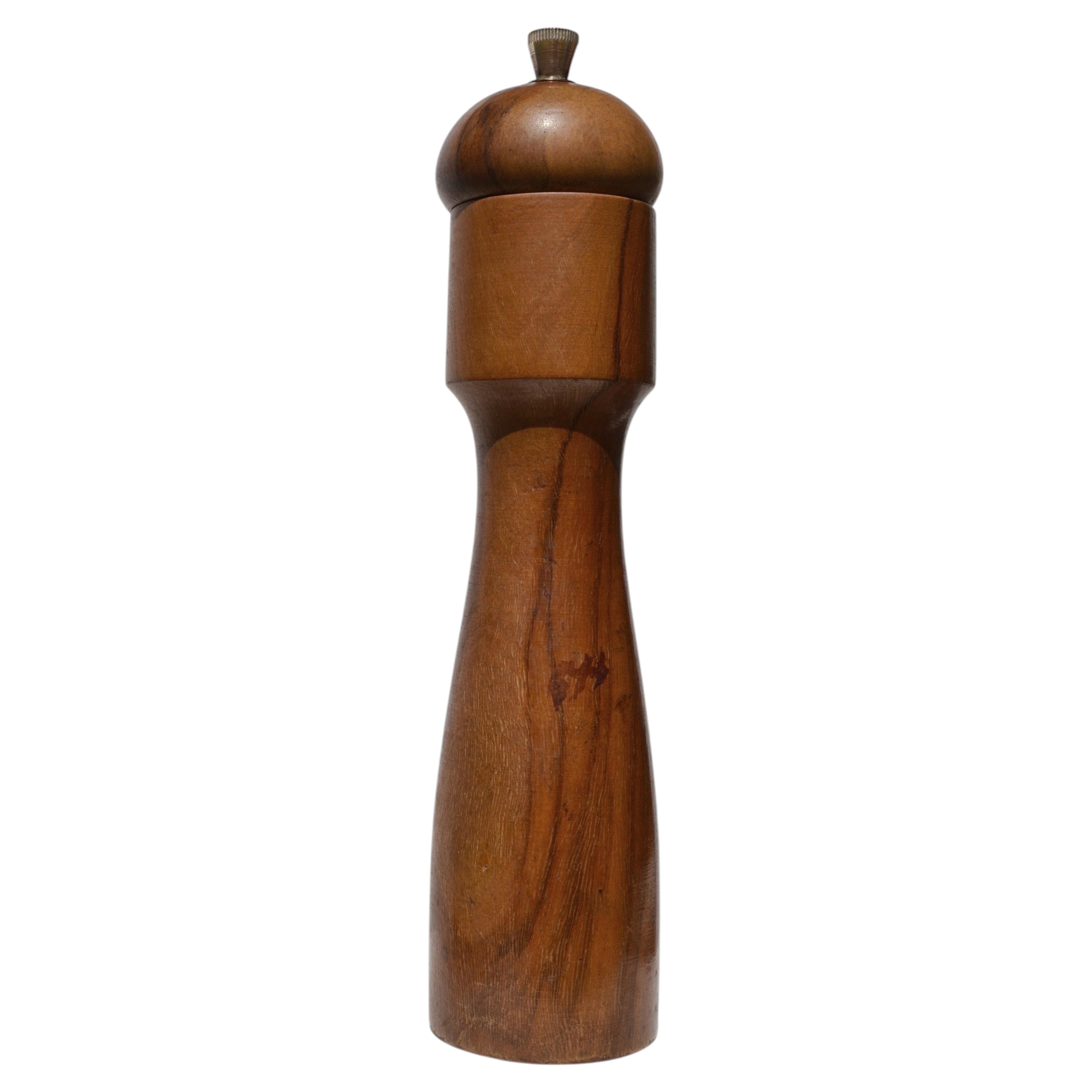 Spanish Mid-Century Olive Wood Pepper Mill with Brass Finial, 1950s For Sale