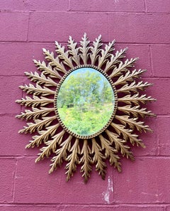 Spanische Mitte des Jahrhunderts Oval Sunburst vergoldet Metallspiegel