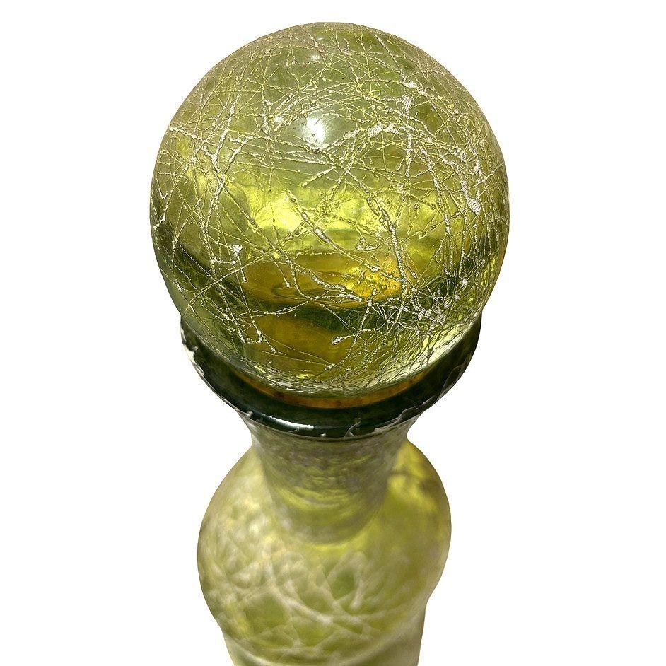 Botella Decantadora de Vidrio Artístico Verde de Mitad de Siglo Español mediados del siglo XX en venta