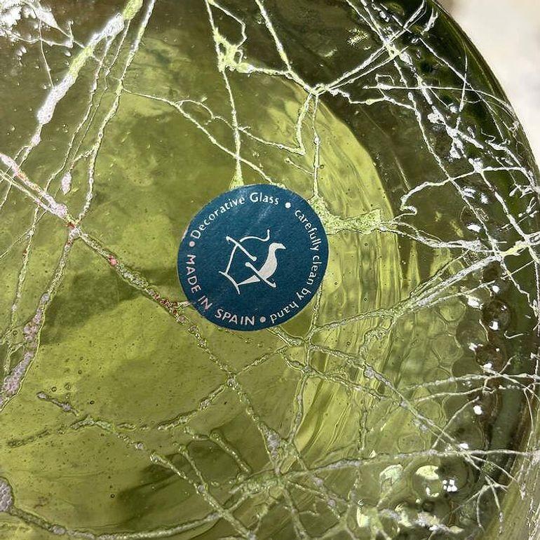 Botella Decantadora de Vidrio Artístico Verde de Mitad de Siglo Español en venta 3