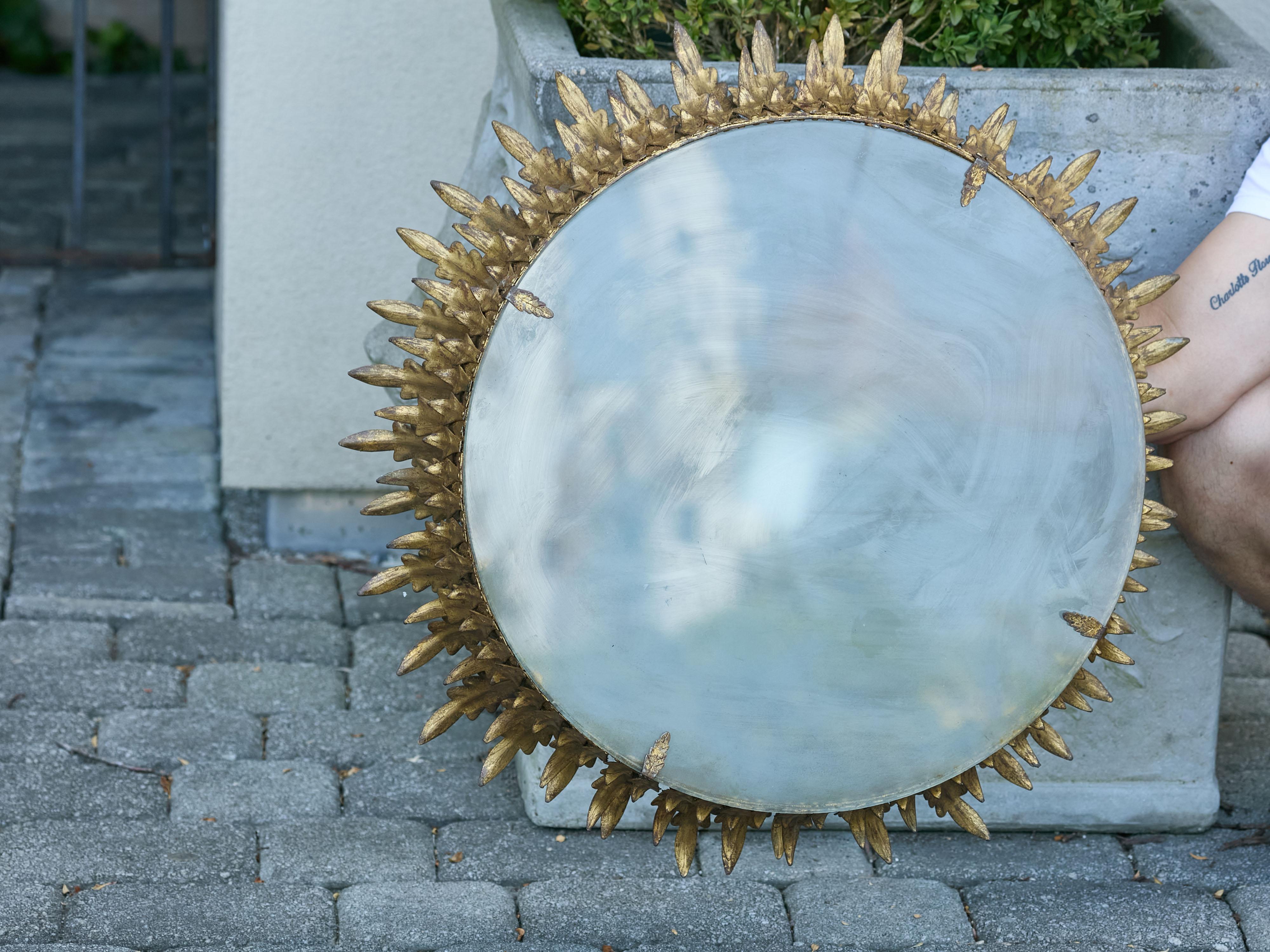 Lampadario a corona semi-flush in metallo dorato del Medioevo spagnolo con fogliame a strati in vendita 6