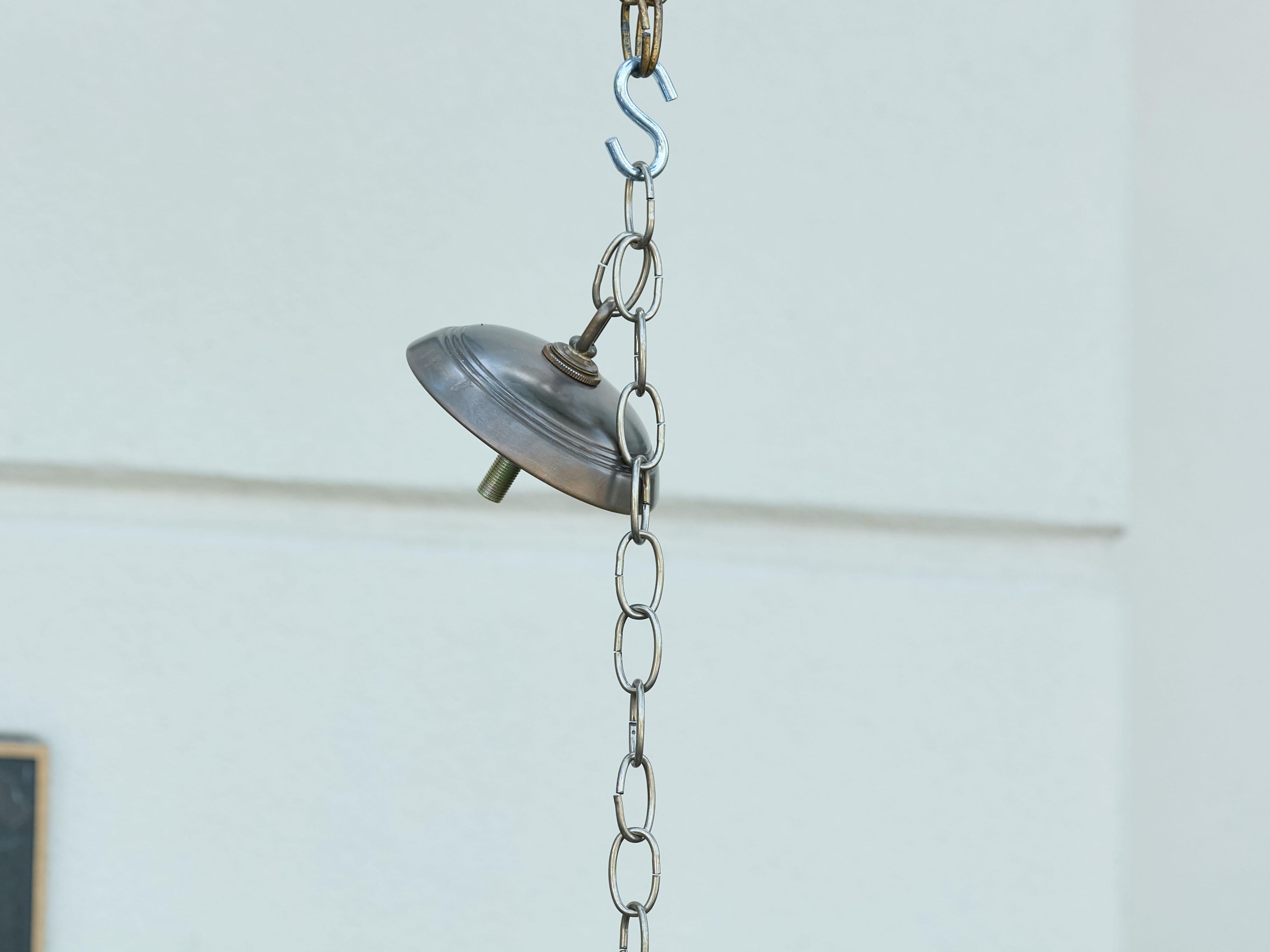 Dorato Lampadario a corona semi-flush in metallo dorato del Medioevo spagnolo con fogliame a strati in vendita