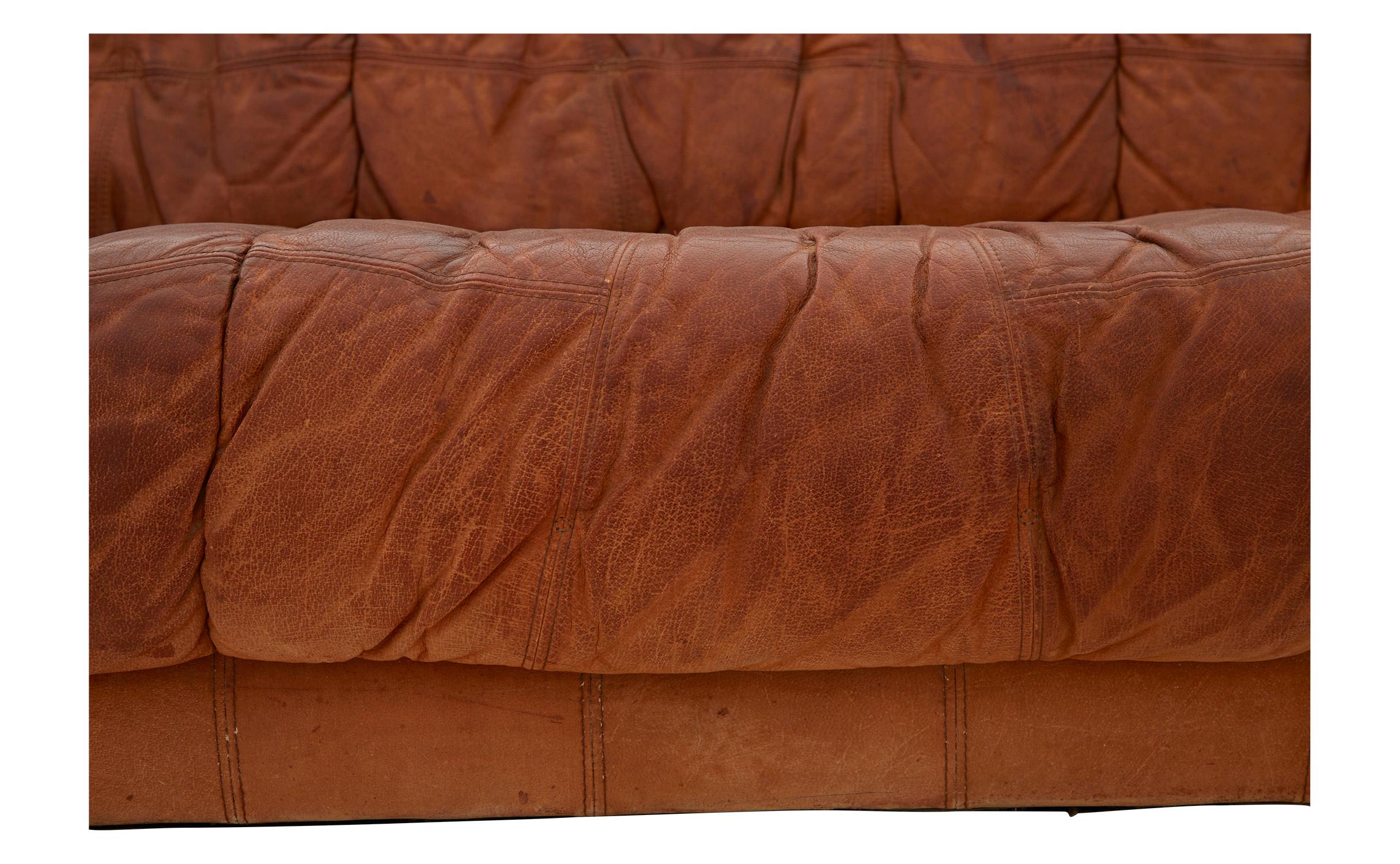 Spanish Midcentury Patchwork Detail Leather Sofa In Good Condition In Chicago, IL