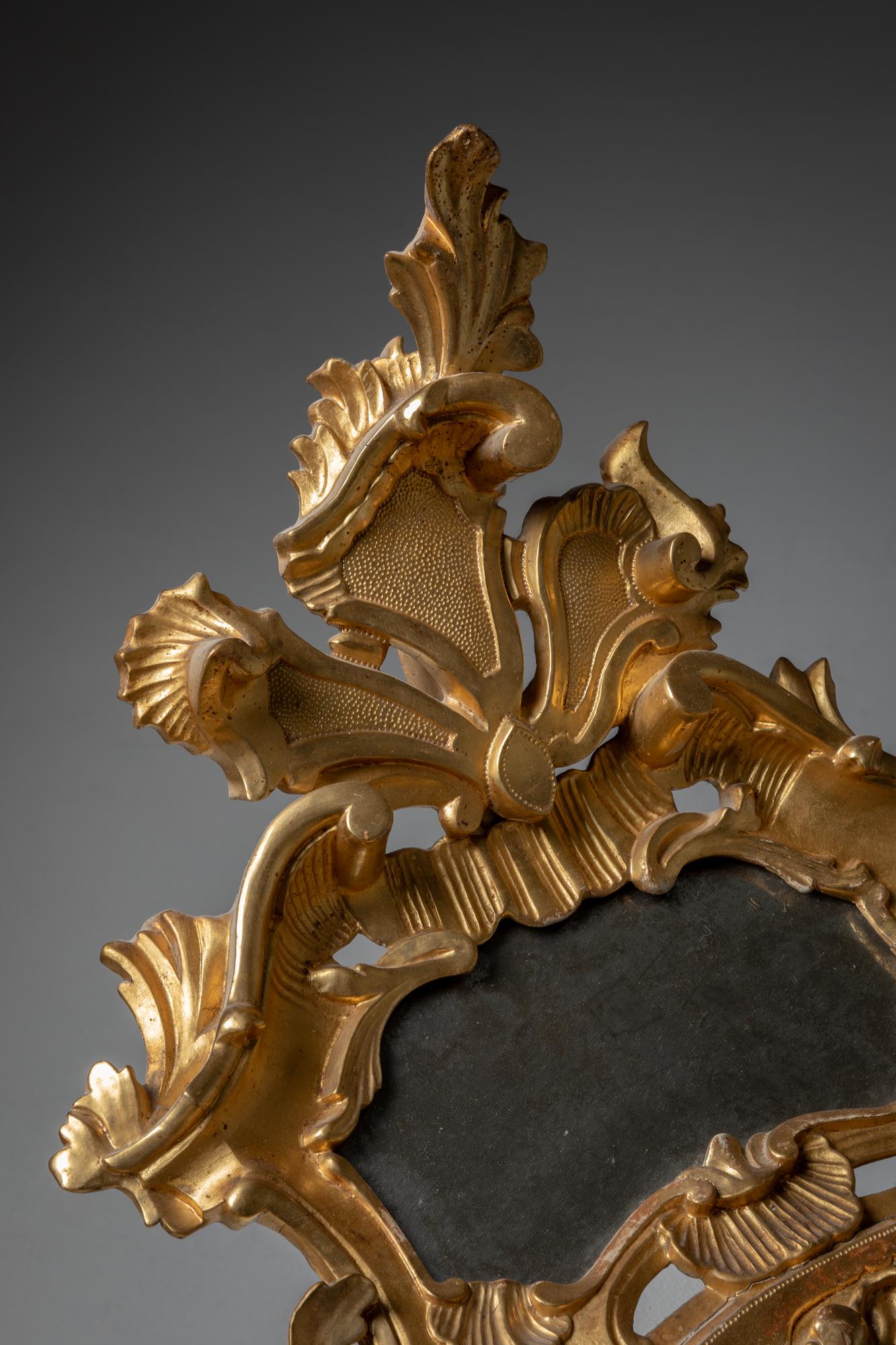 Fait main Miroir espagnol Charles III en bois avec deux bras de bougie en verre en vente