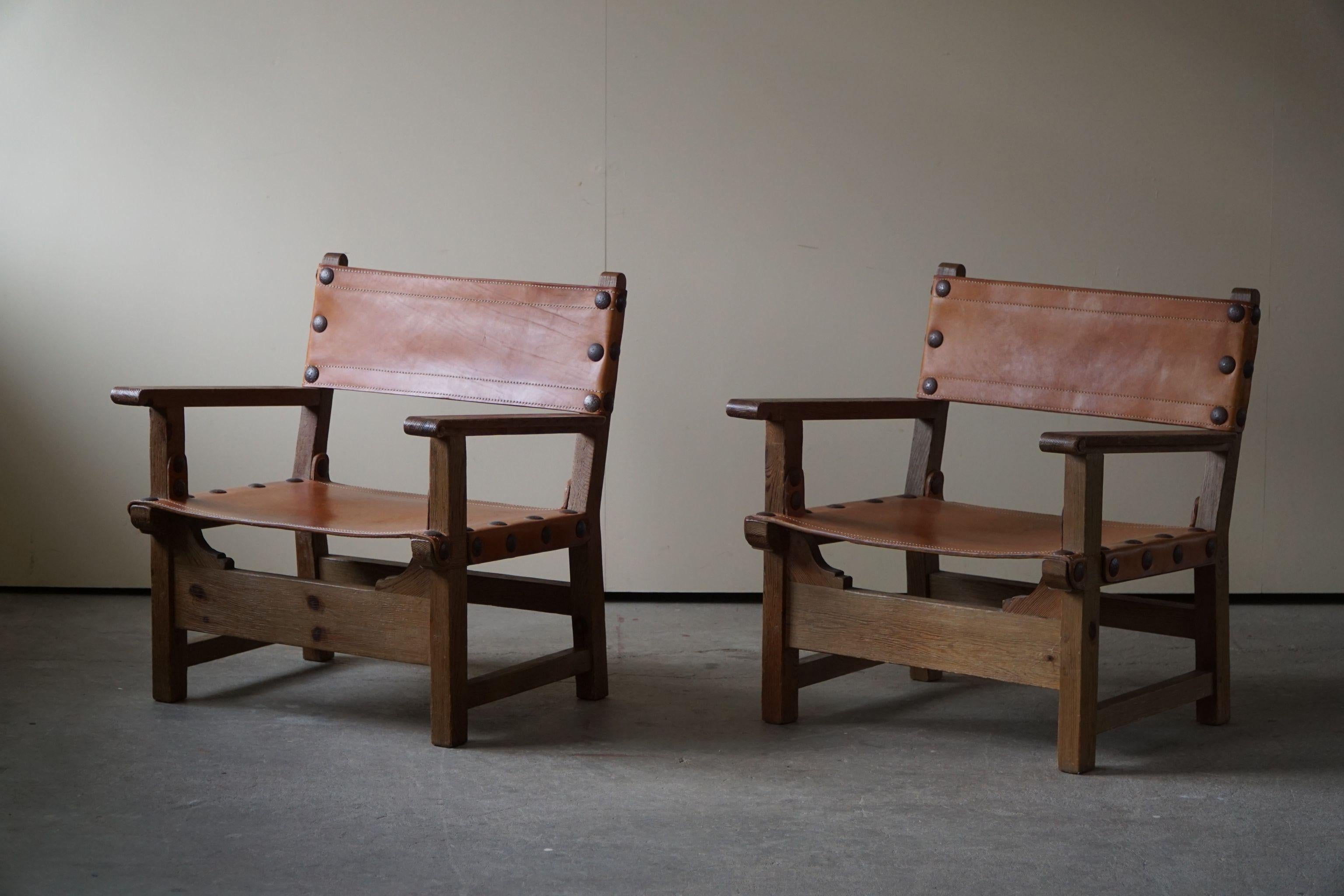 Paire de fauteuils brutalistes espagnols modernes en chêne et cuir cognac, années 1960 en vente 12