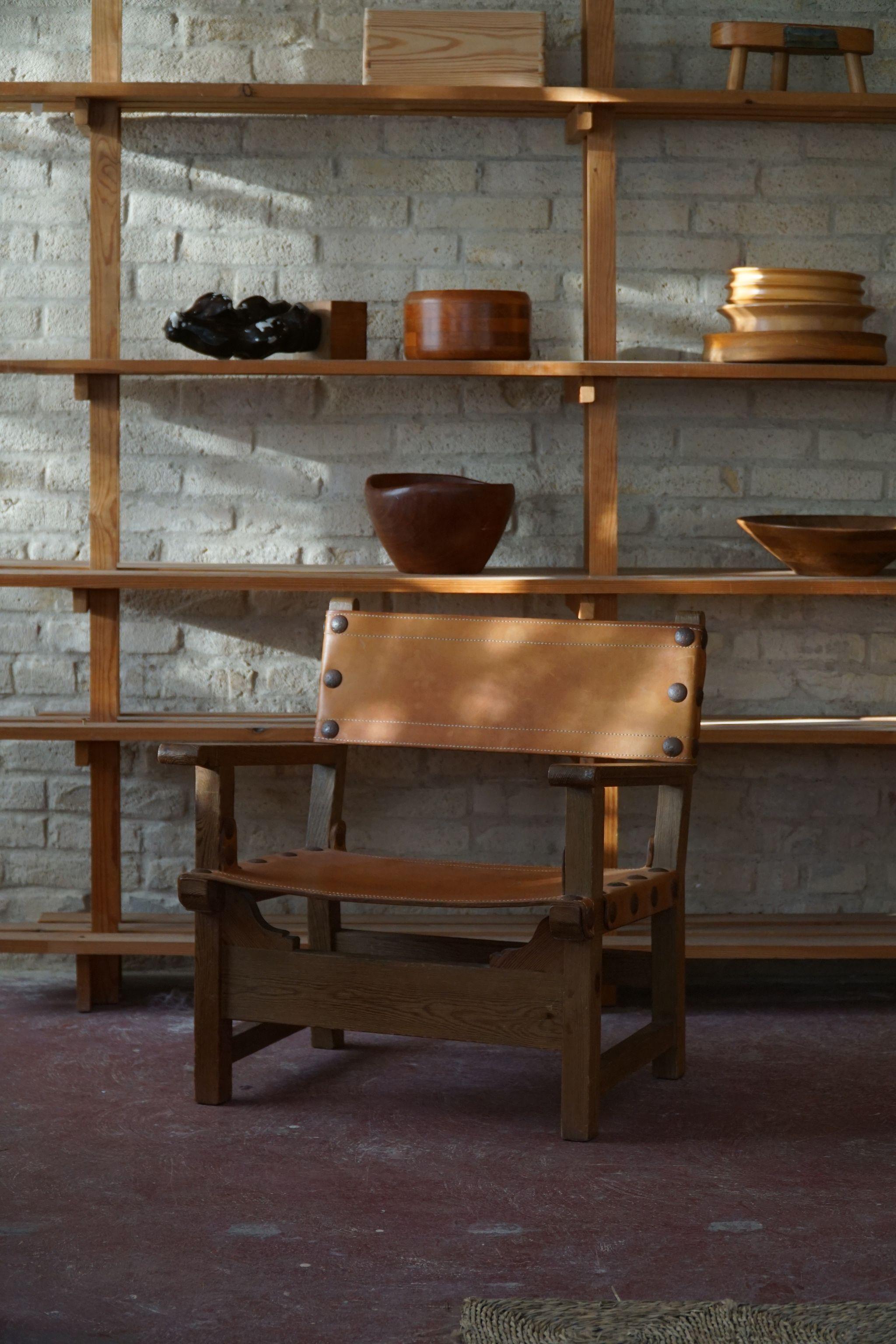 Scandinave moderne Paire de fauteuils brutalistes espagnols modernes en chêne et cuir cognac, années 1960 en vente