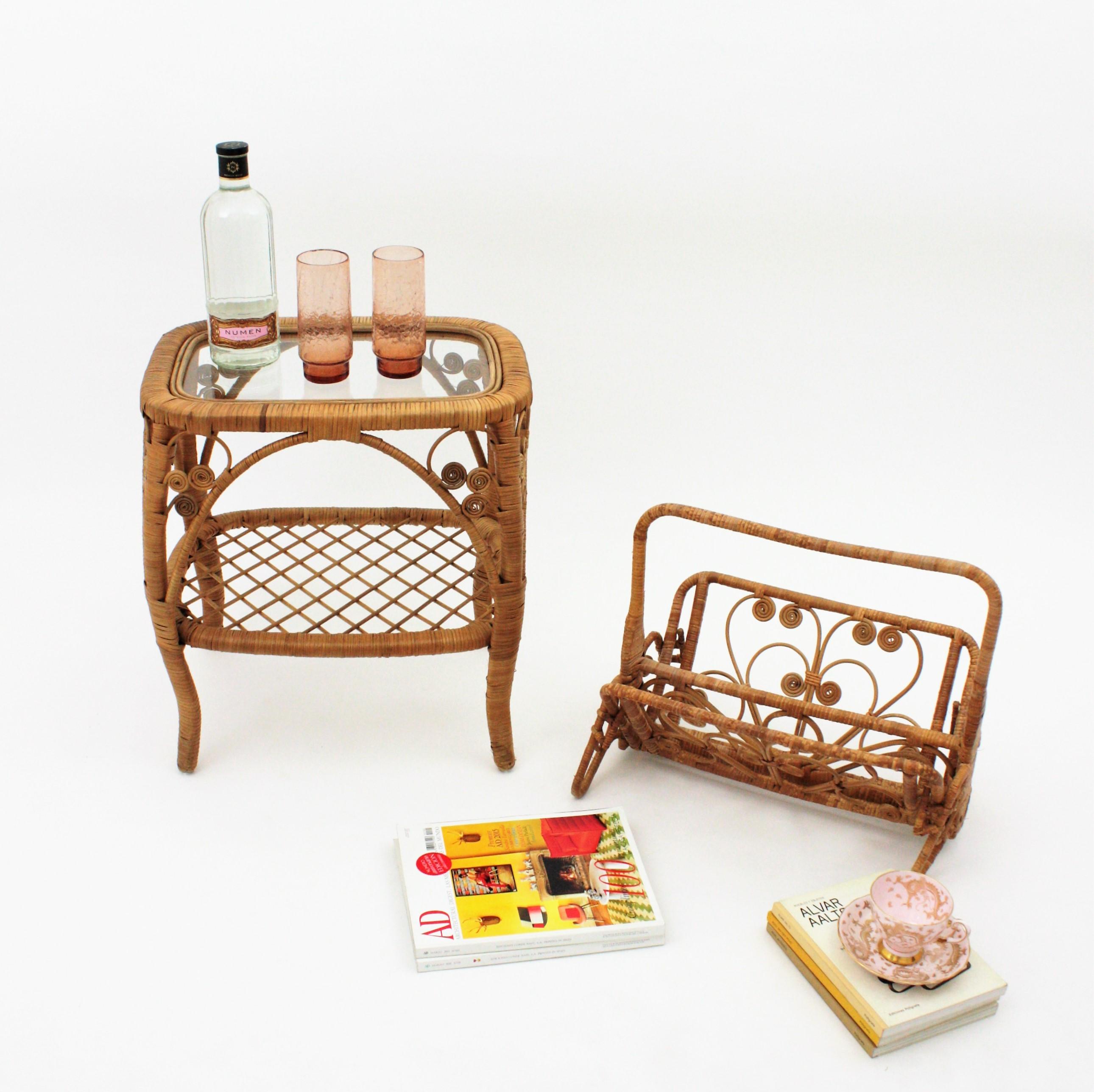 Rattan Wicker Magazine Rack, 1960s In Good Condition For Sale In Barcelona, ES