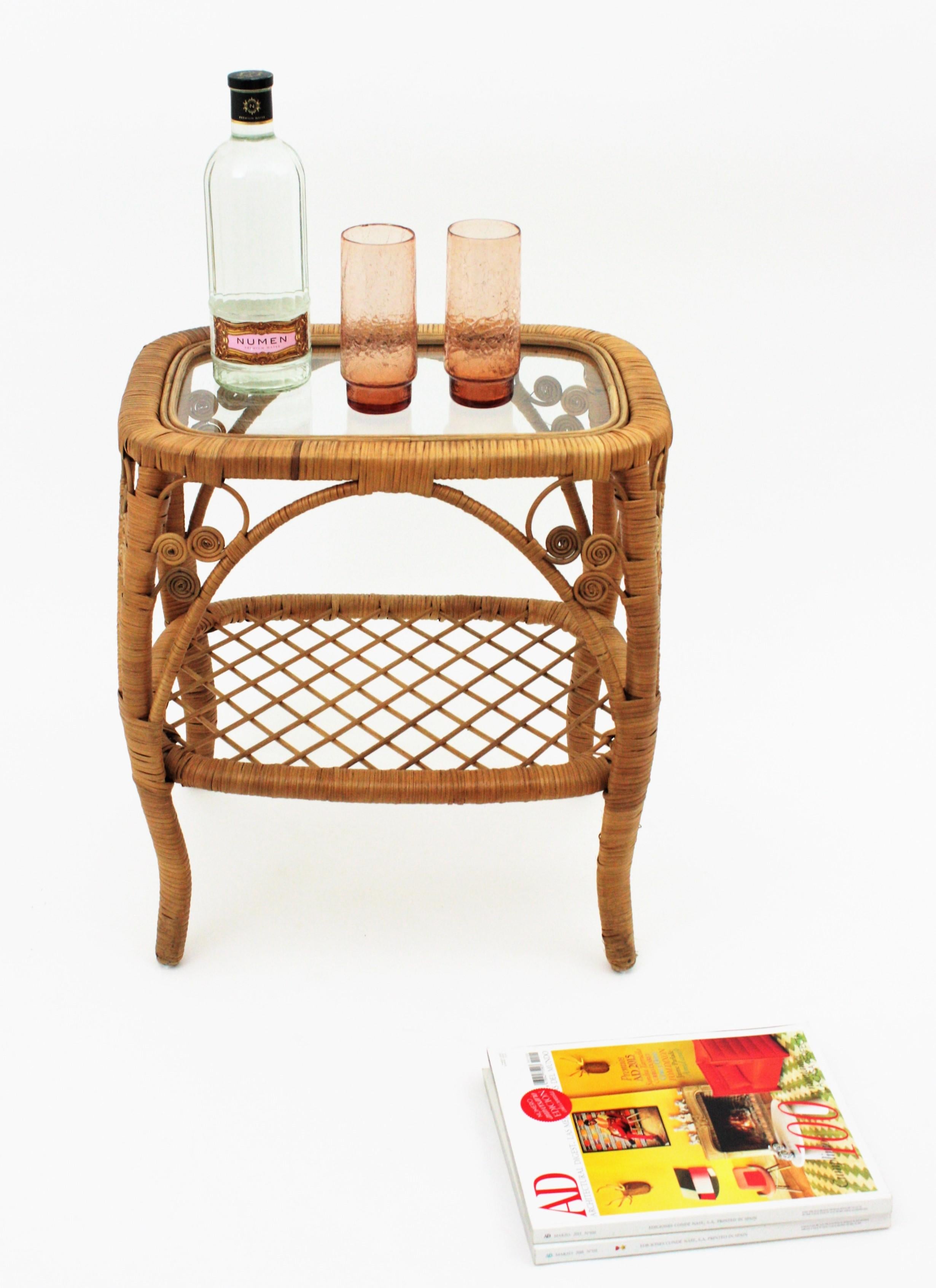 Mid-Century Modern Rattan Wicker Side Table / Night Stand For Sale