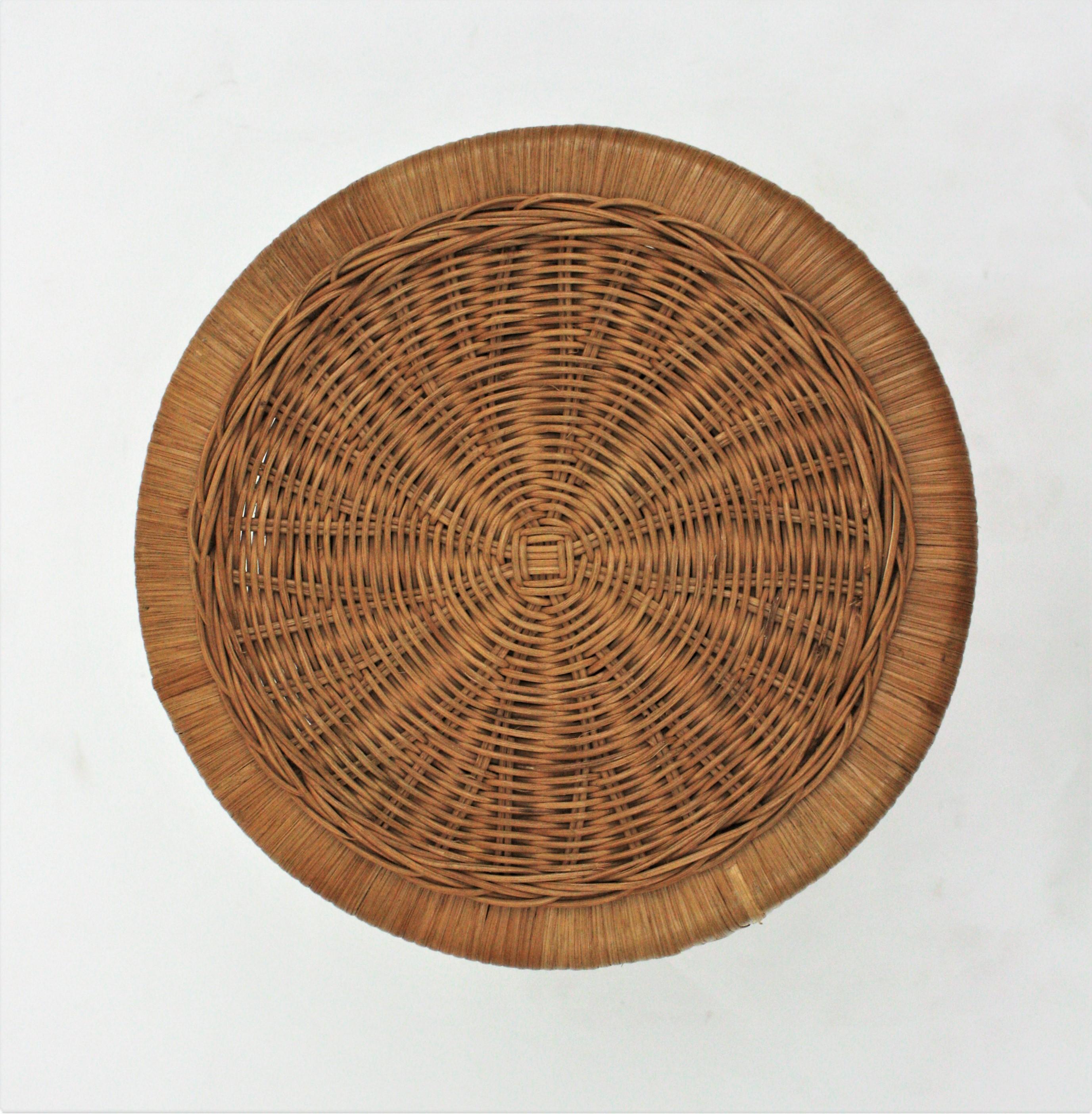 Tabouret ou table d'extrémité rond en rotin avec détails en filigrane, années 1960 2