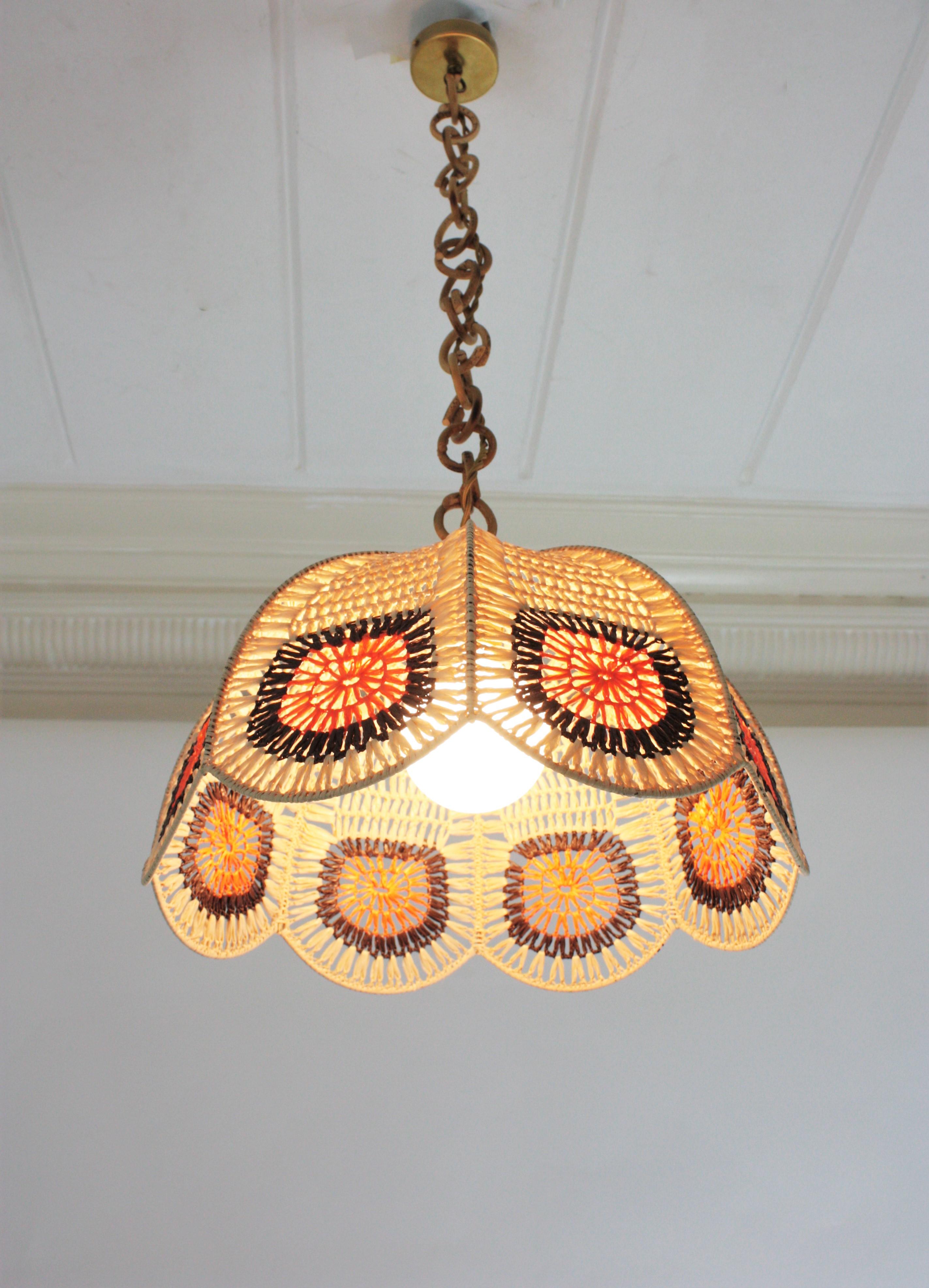 Lampada a sospensione spagnola modernista in macramè beige, arancione e marrone in vendita 3