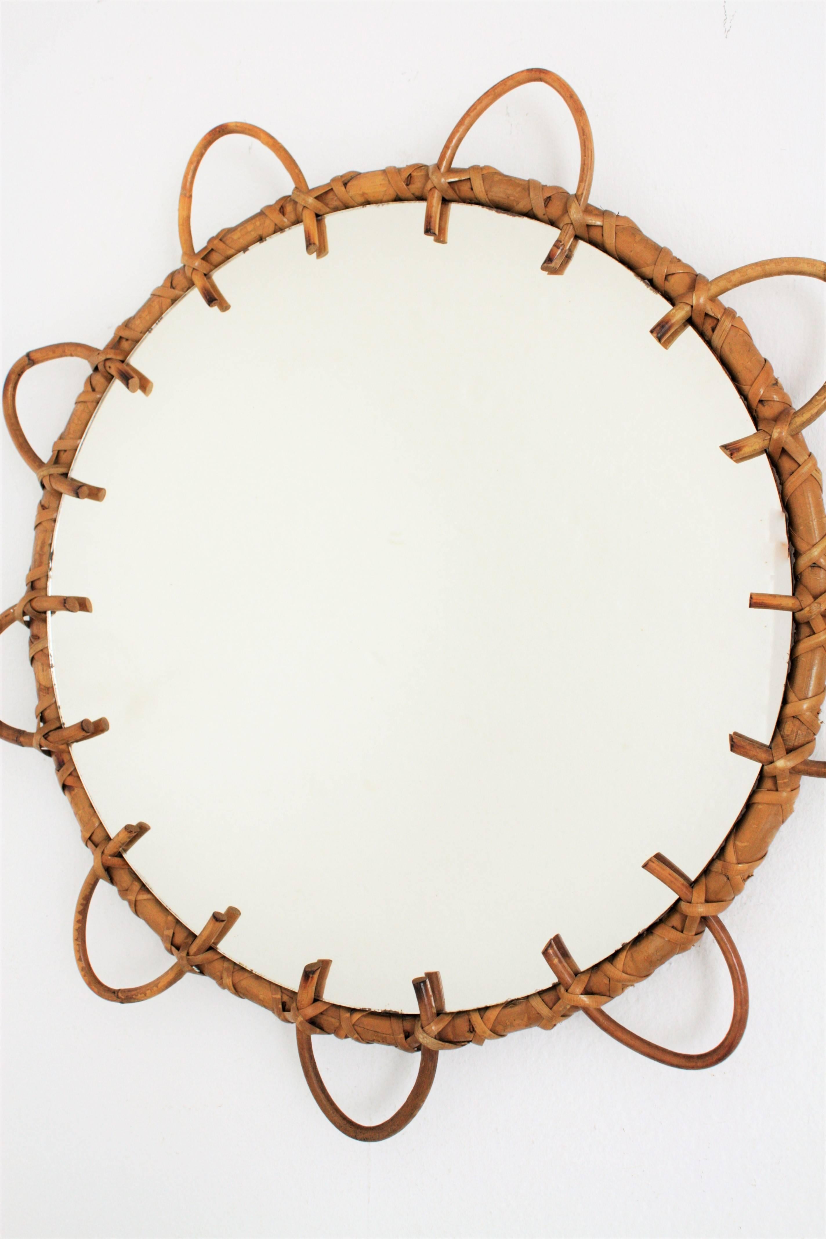 Rattan Flower Shaped Round Mirror, Spain, 1960s In Good Condition For Sale In Barcelona, ES