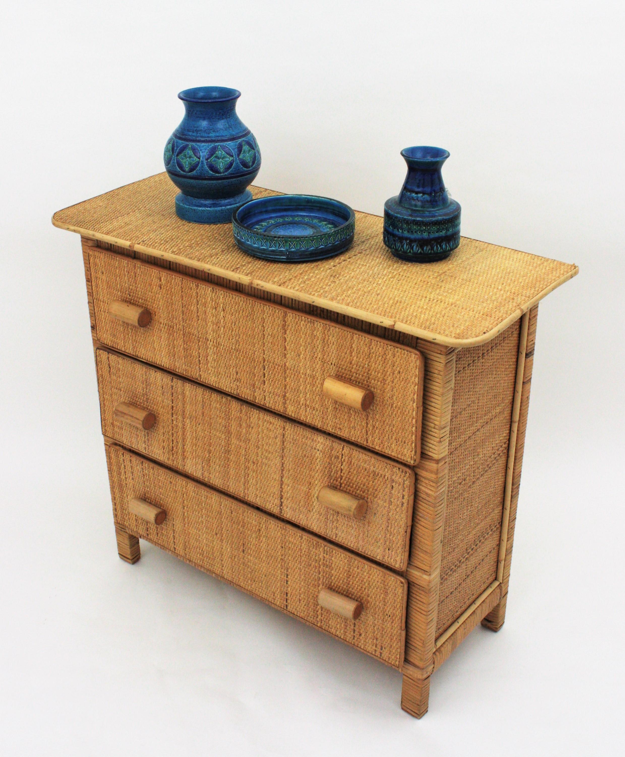 Lovely Mid-Century Modern rattan commode or chest of drawers with bamboo pulls, Spain, 1970s
This beautiful commode is all covered by rattan weave and it has 3 drawers accented by thick rattan cane drawer pulls.
It will be a nice bohemian addition