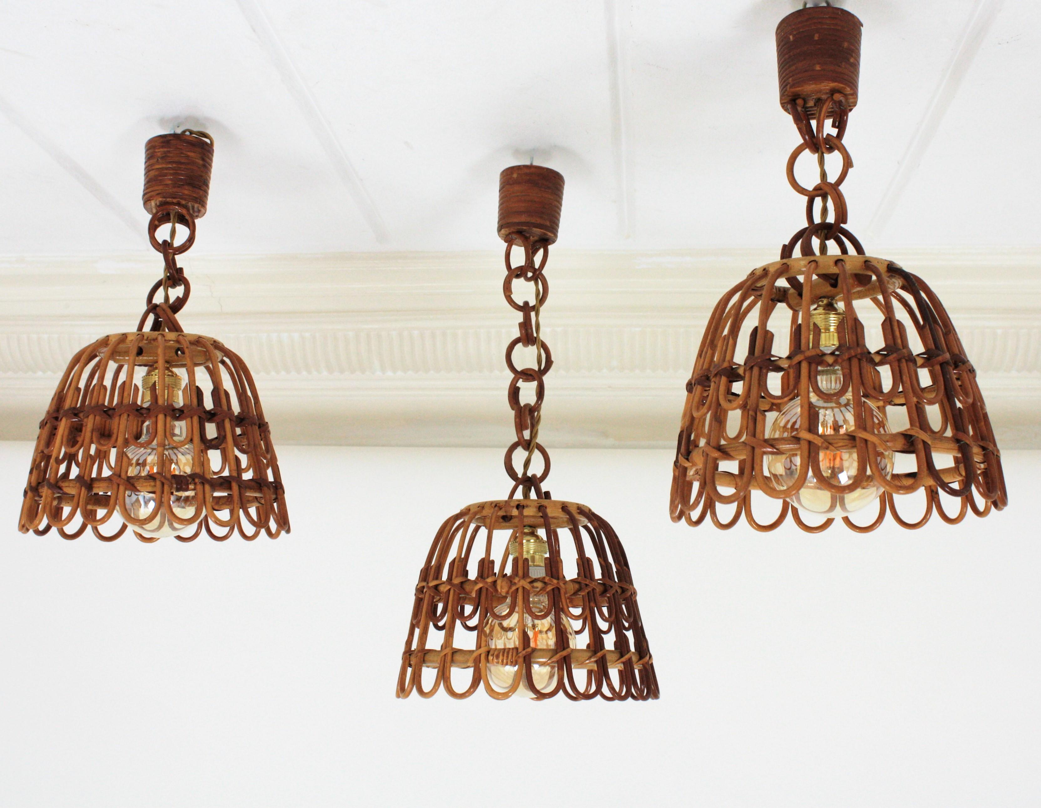 Set of Three Rattan Bell Shaped Pendants
A beautiful set of three modernist rattan /wicker bell shaped pendant light with geometric petal design, Spain, 1960s.
They hang from a rattan / bamboo chain ended by a wicker lined canopy.
These lamps will