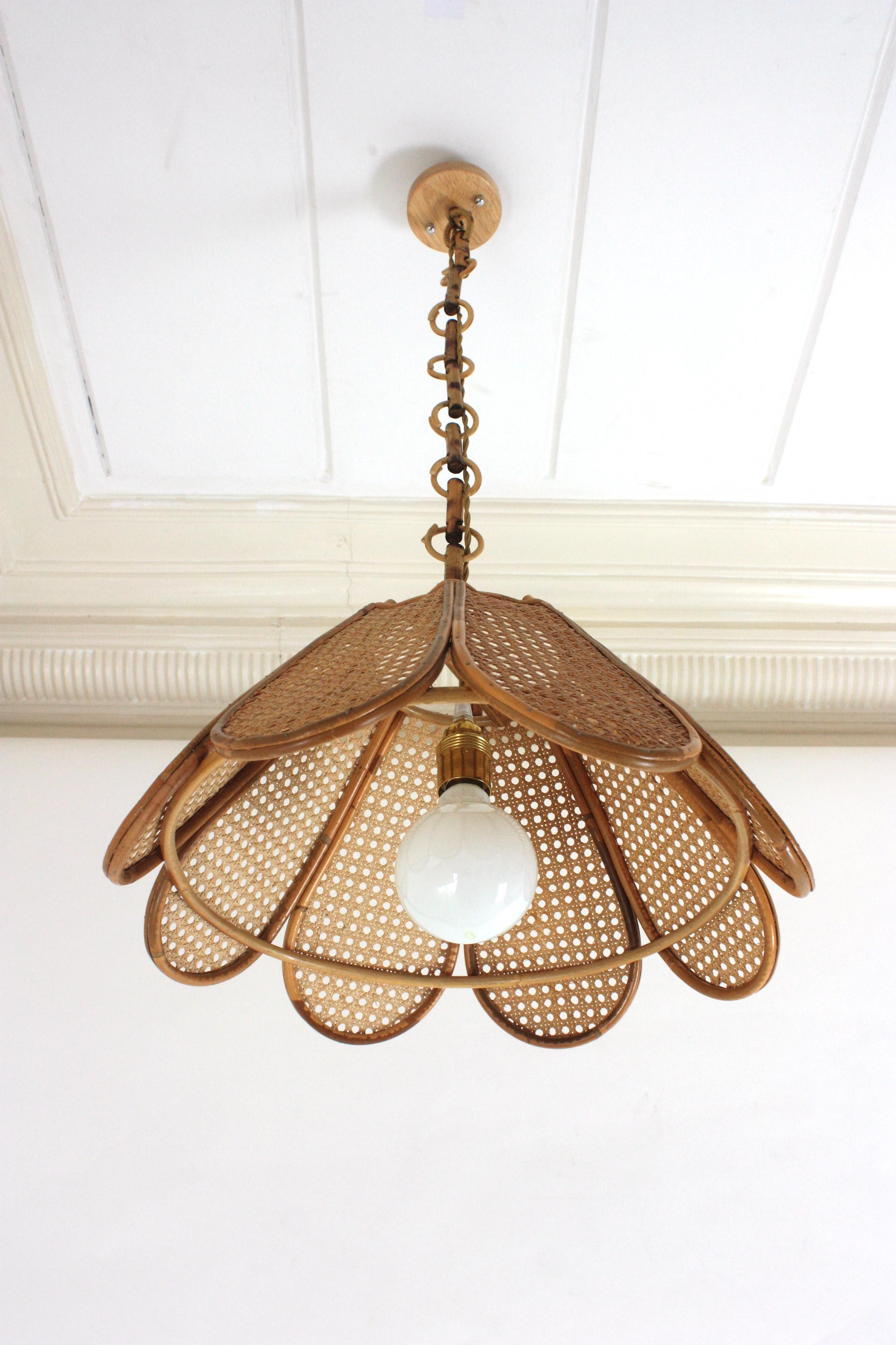 Spanish Modernist Woven Wicker Rattan Palm Pendant Light, 1960s In Good Condition In Barcelona, ES