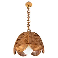 Lampe à suspension moderniste espagnole en osier tissé et rotin de palmier, années 1960