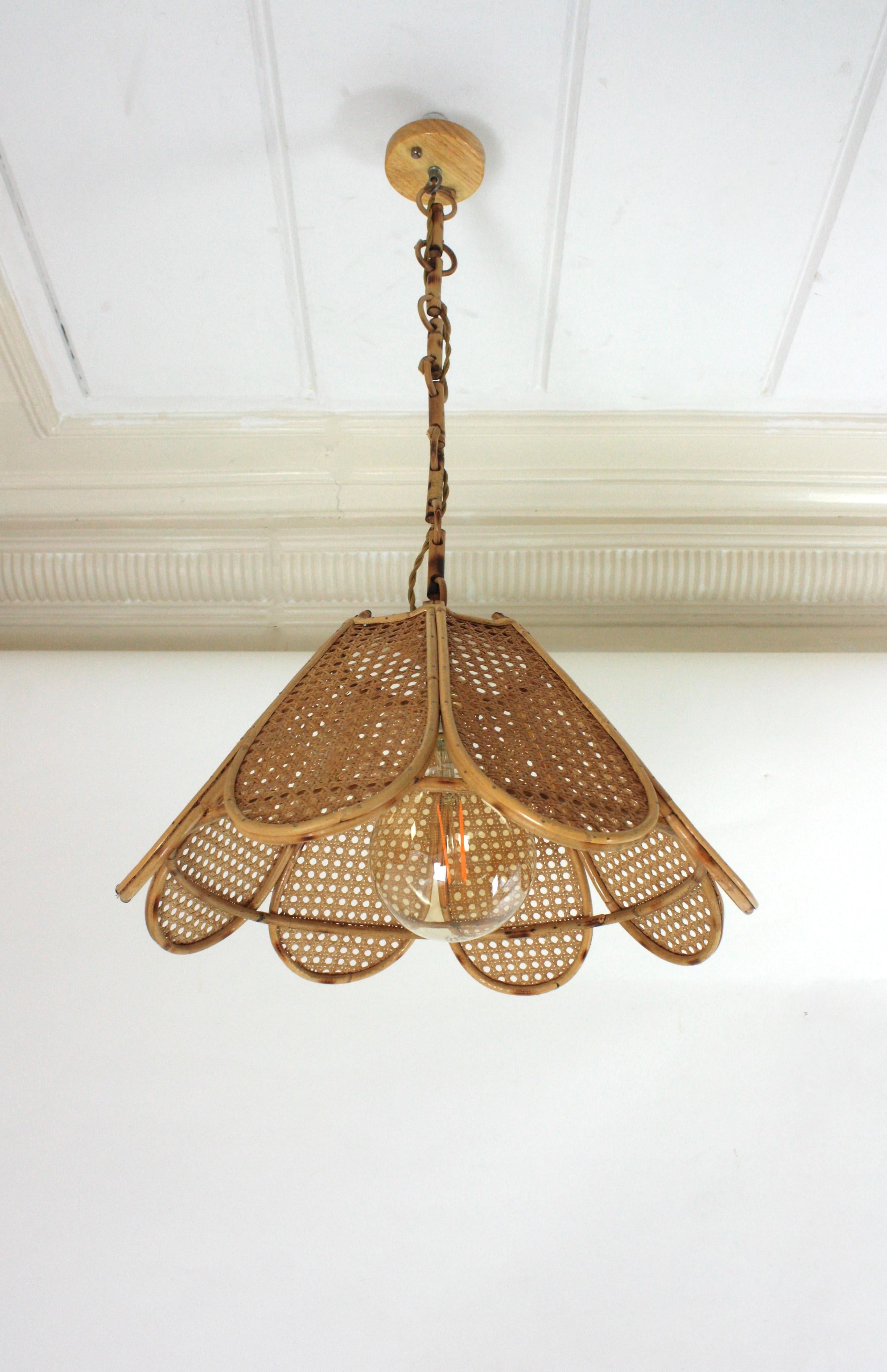 Spanish Modernist Woven Wicker Rattan Palm Pendant Light / Lantern, 1960 For Sale 7