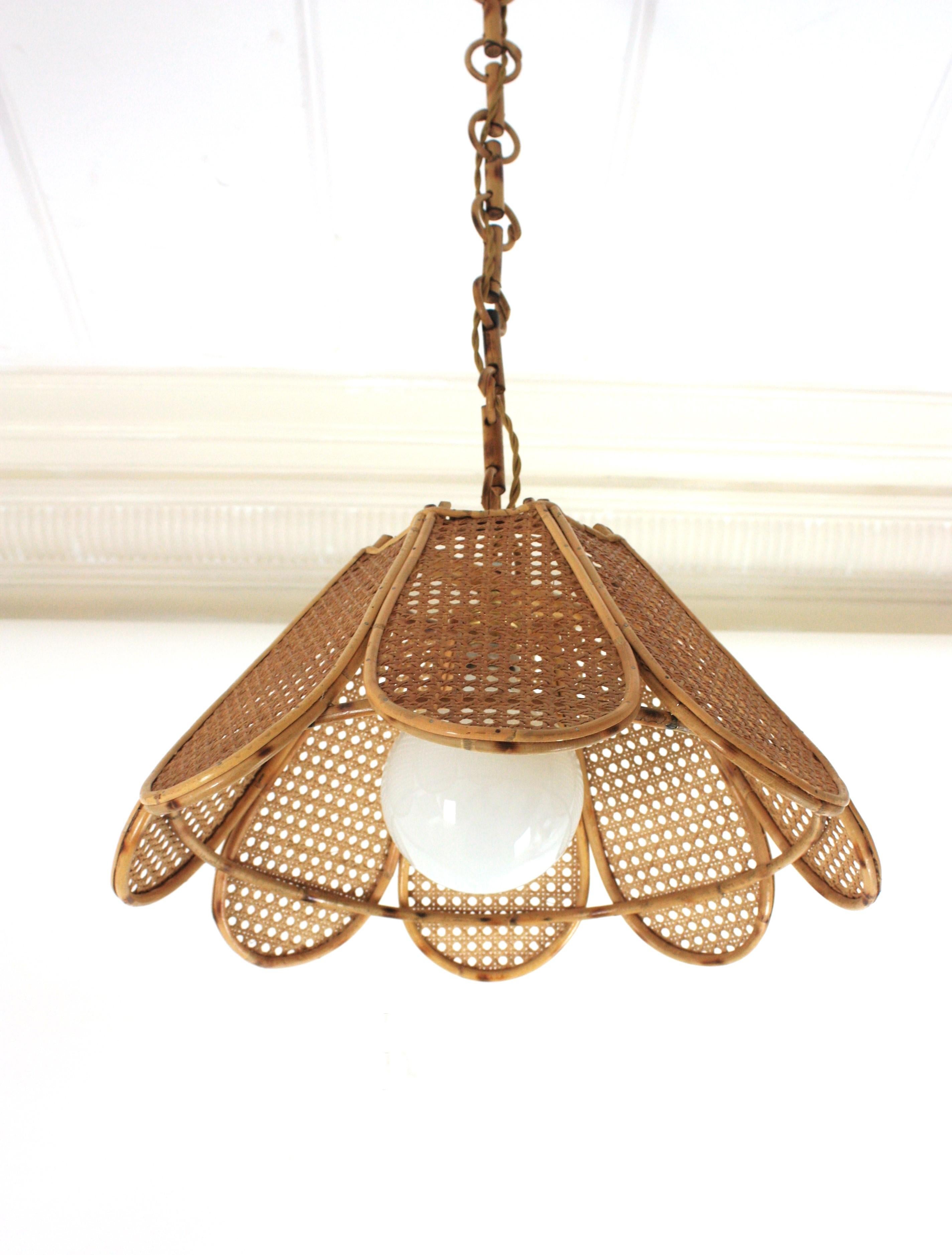 Spanish Modernist Woven Wicker Rattan Palm Pendant Light / Lantern, 1960 In Good Condition For Sale In Barcelona, ES