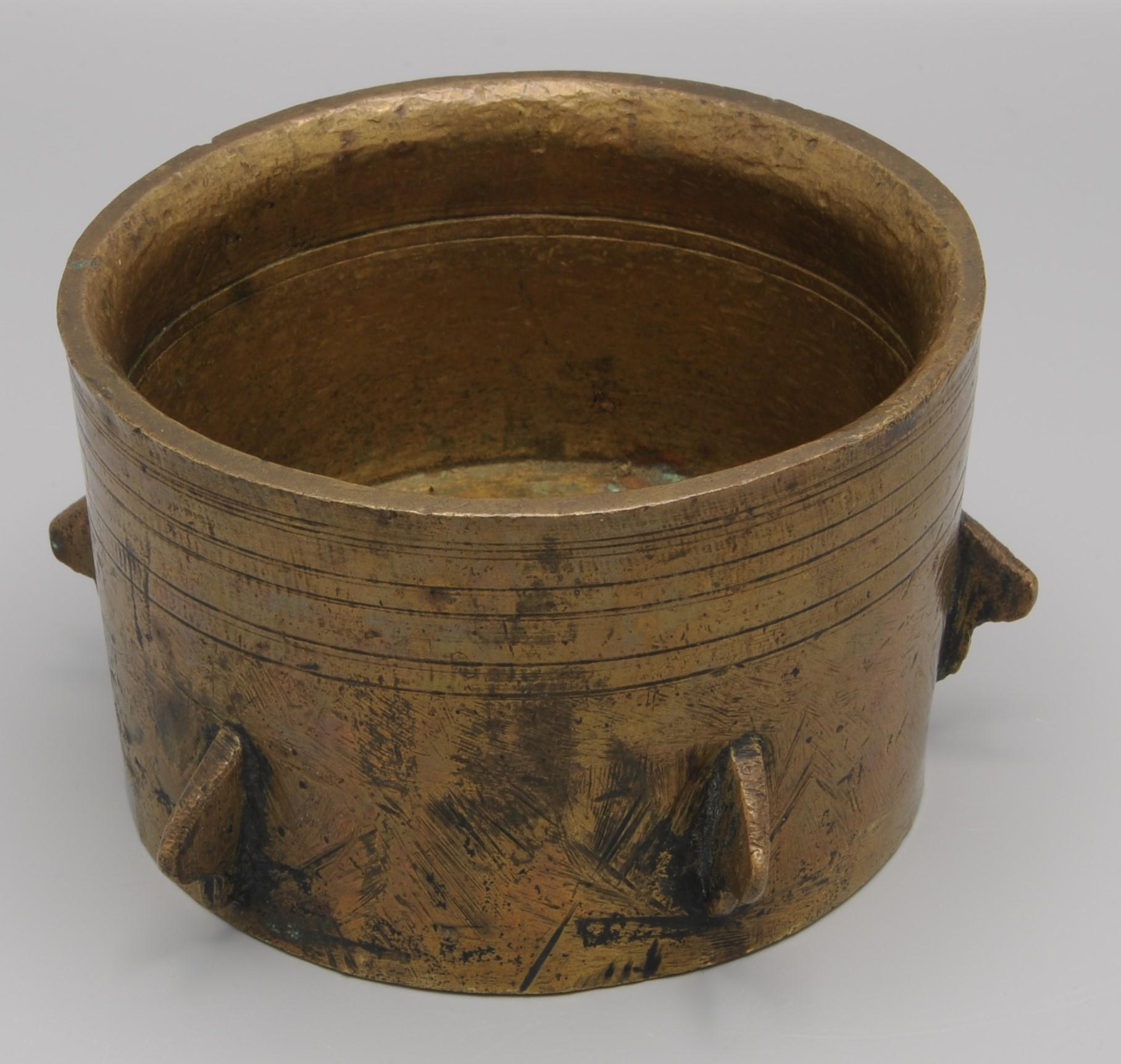 Spanischer maurischer gotischer Mortar aus dem 15. Jahrhundert (Gegossen) im Angebot